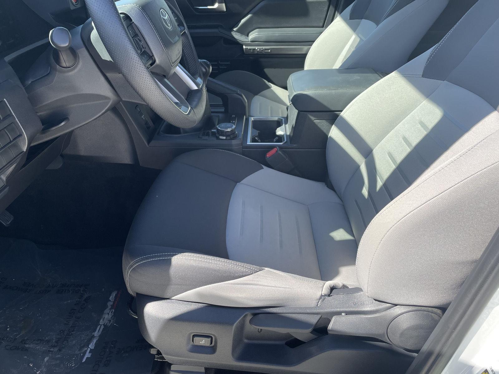 Vehicle photo 13