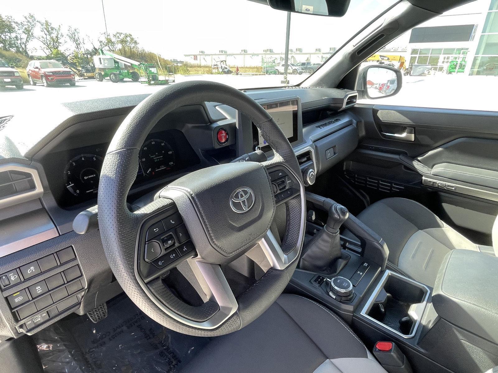 Vehicle photo 14