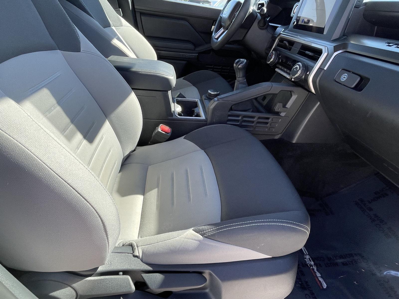 Vehicle photo 17