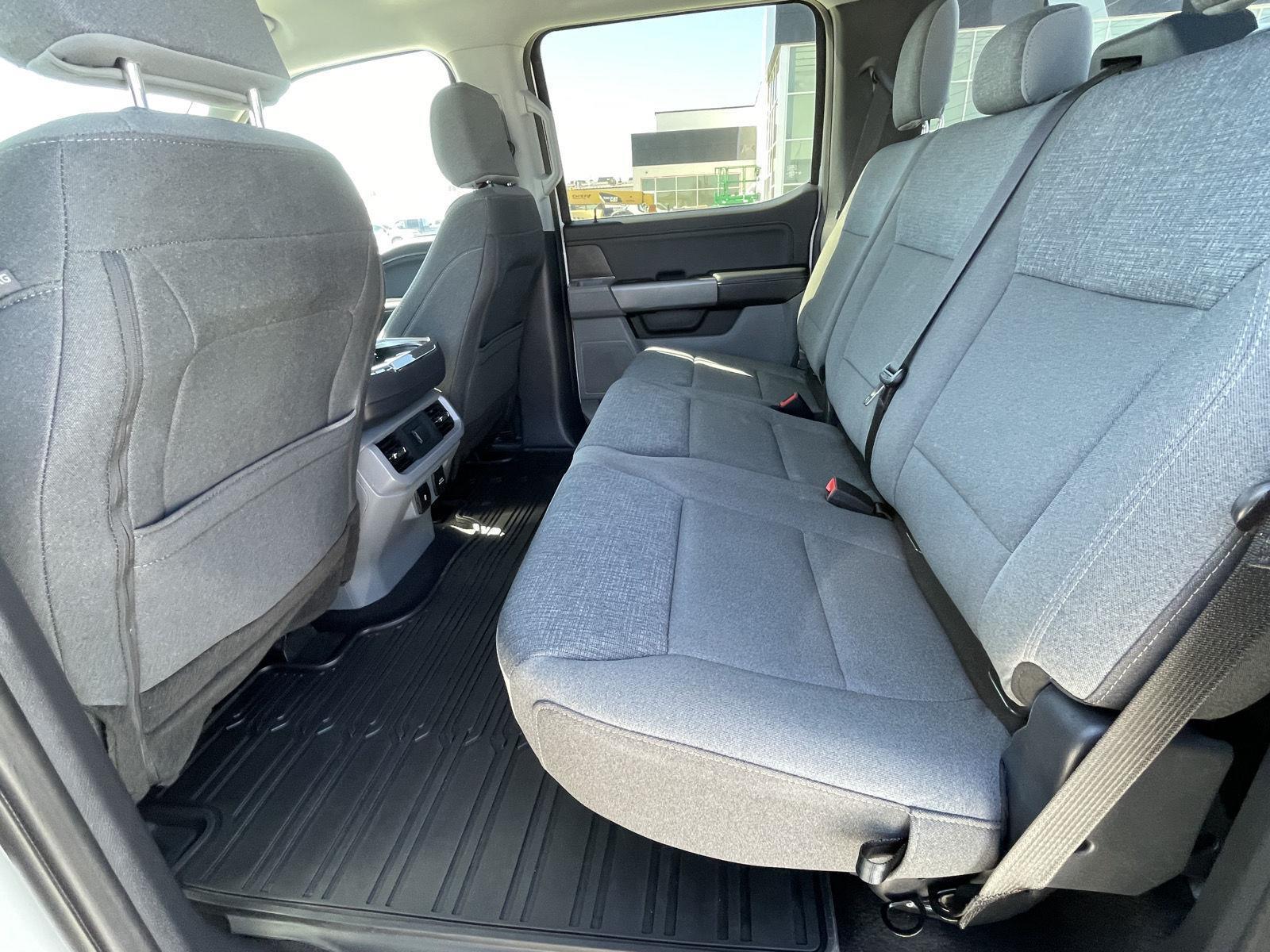 Vehicle photo 14