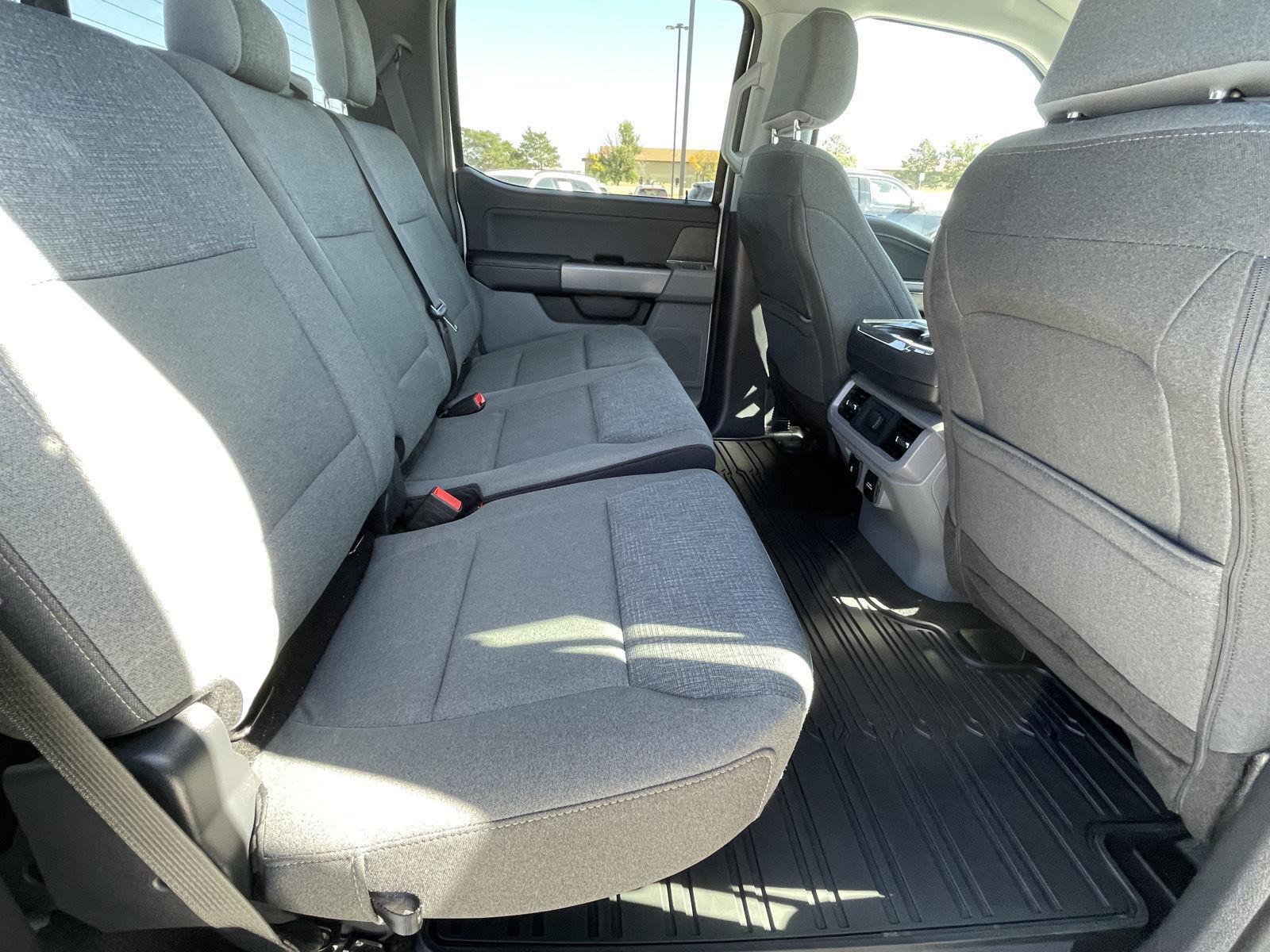 Vehicle photo 15