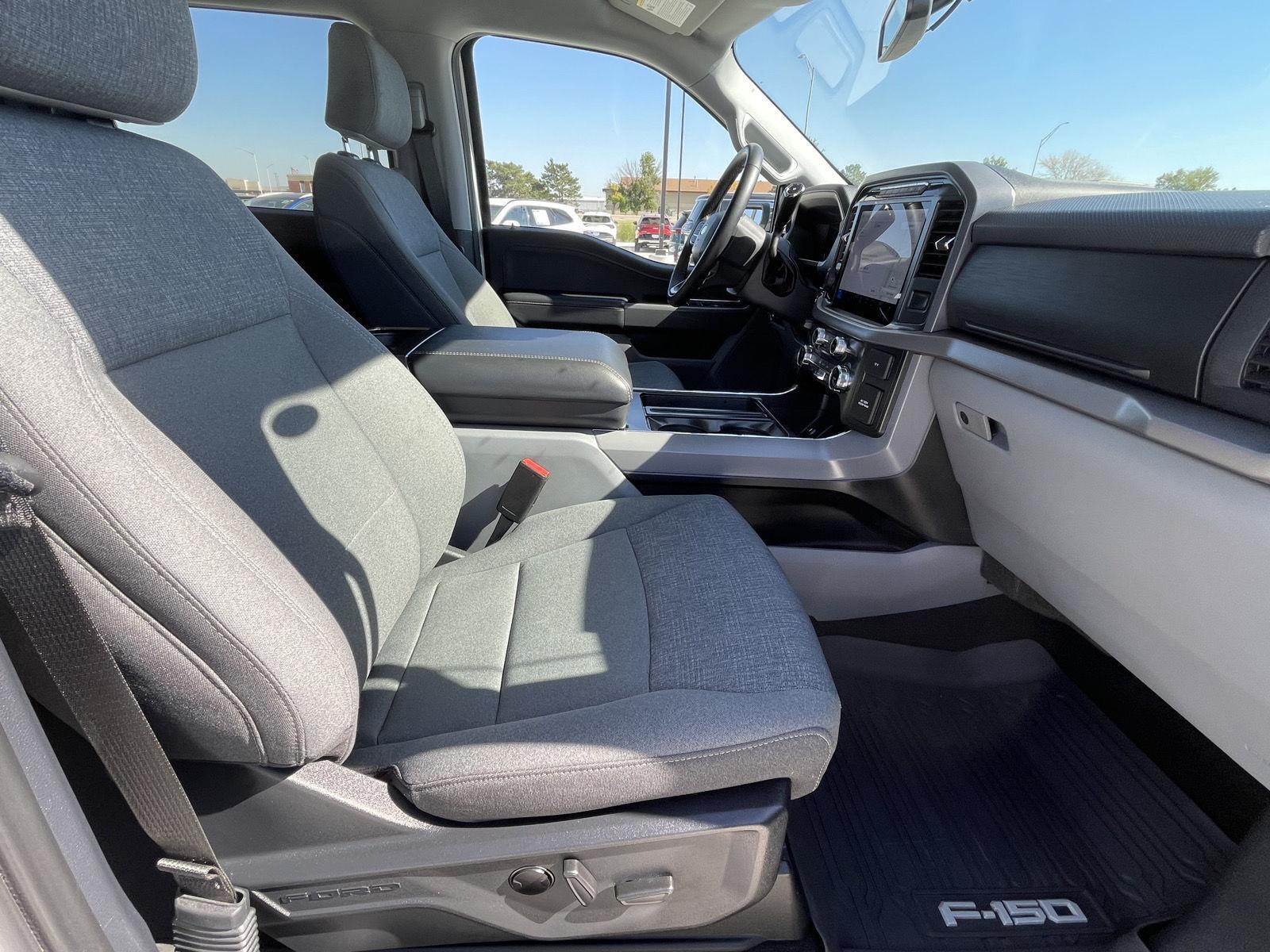 Vehicle photo 16