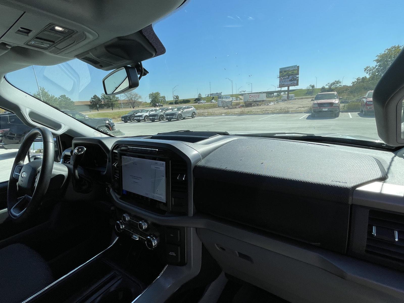 Vehicle photo 17