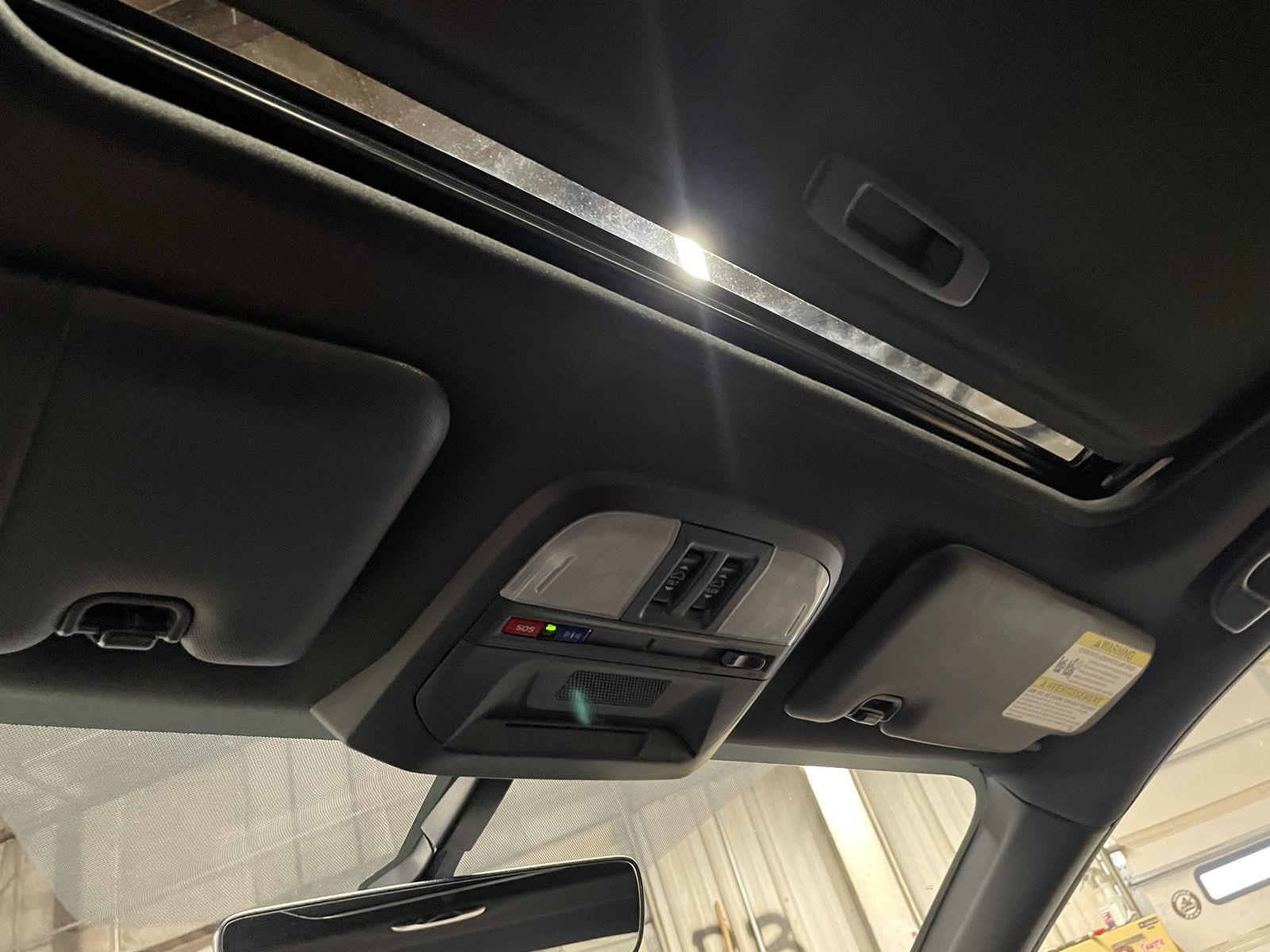 Vehicle photo 18