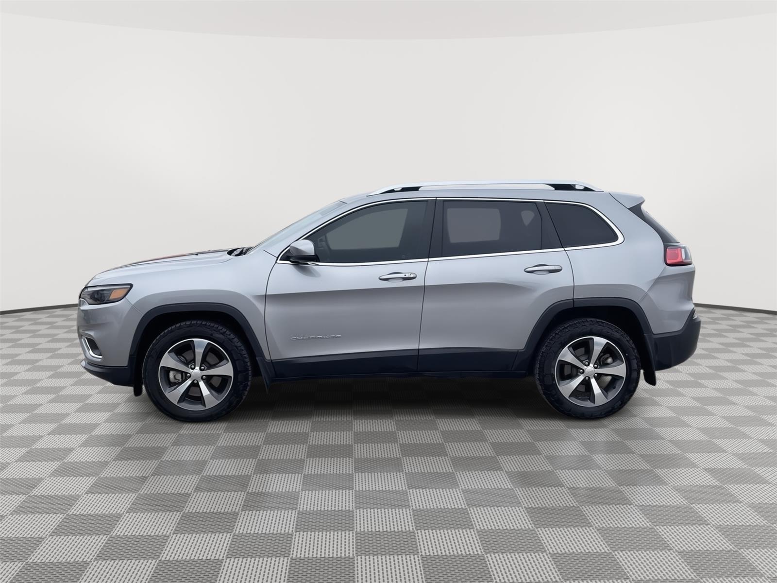 Vehicle photo 2