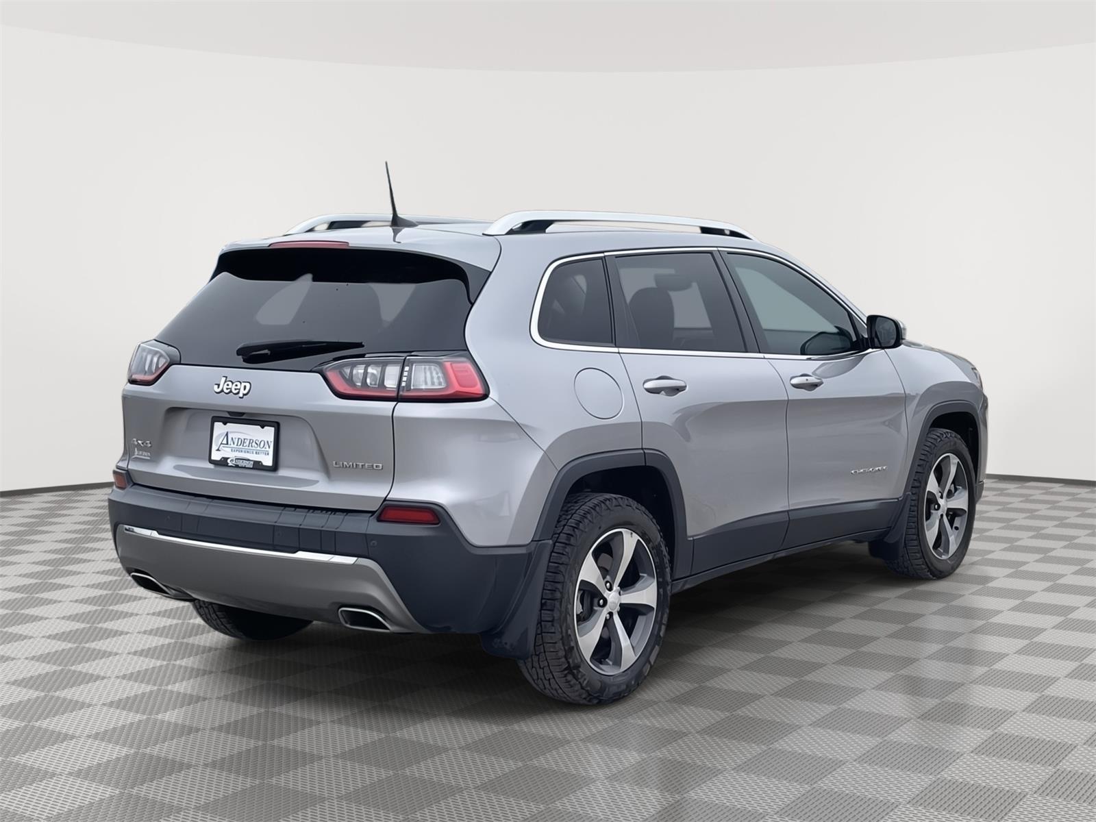 Vehicle photo 6