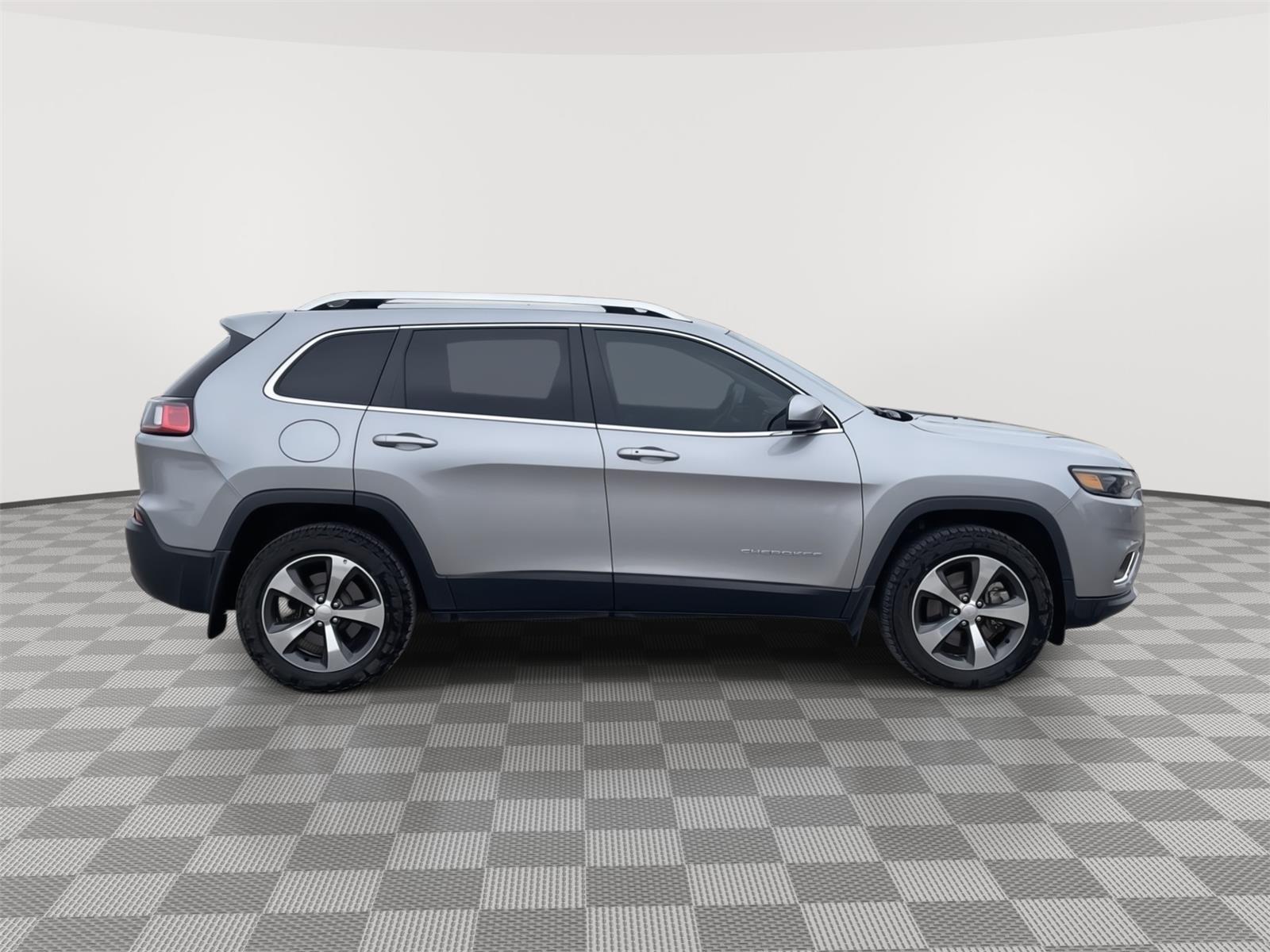 Vehicle photo 7