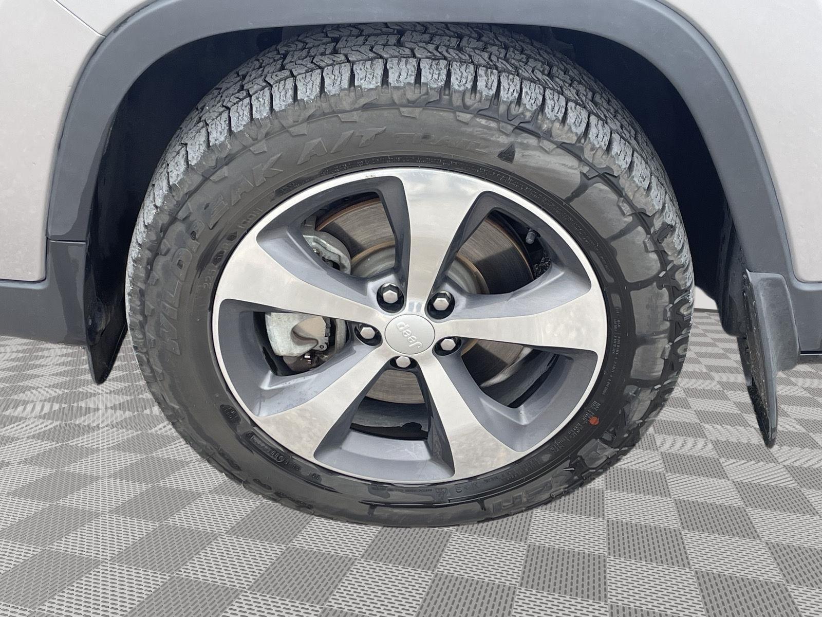 Vehicle photo 10