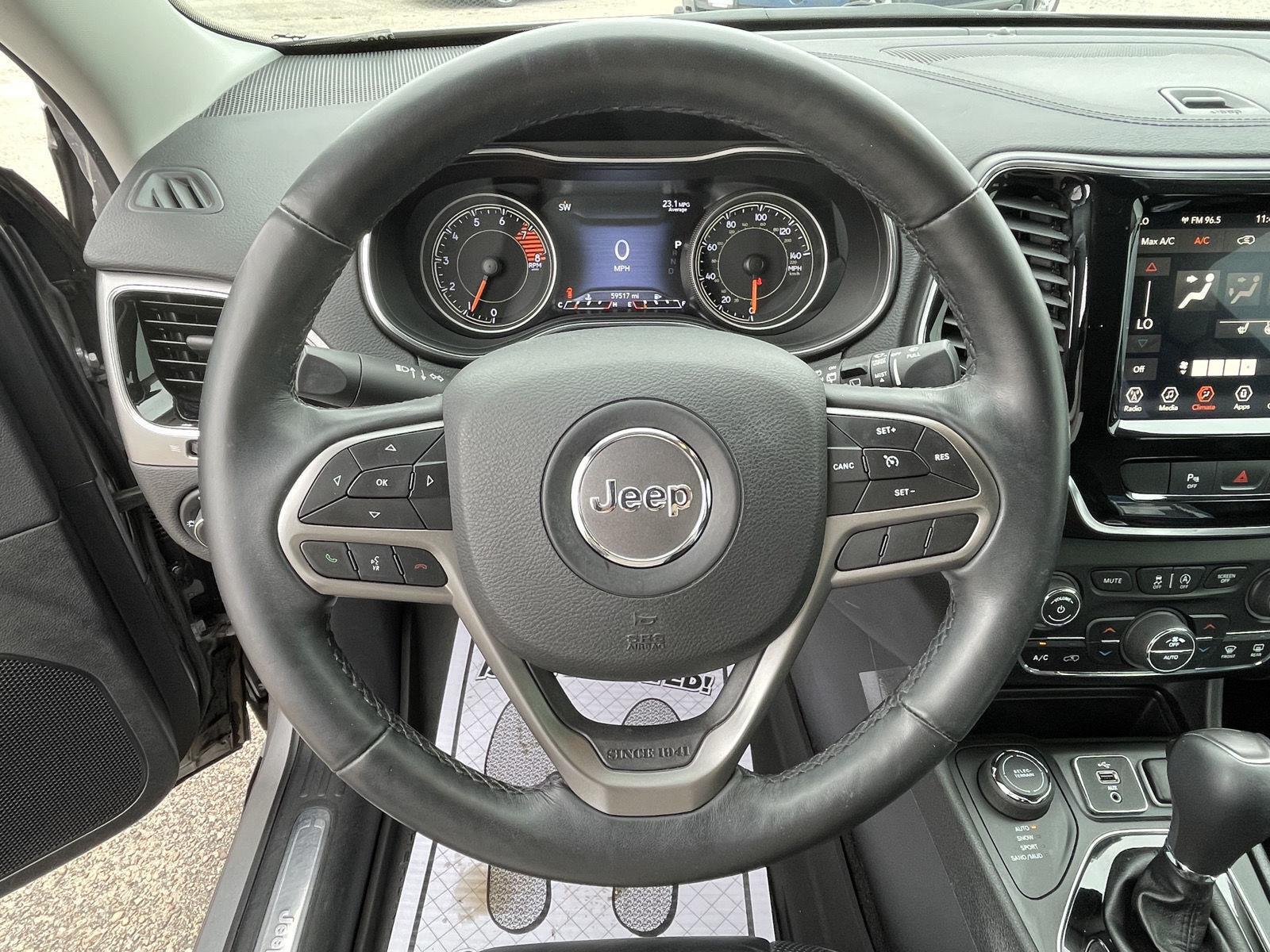 Vehicle photo 13