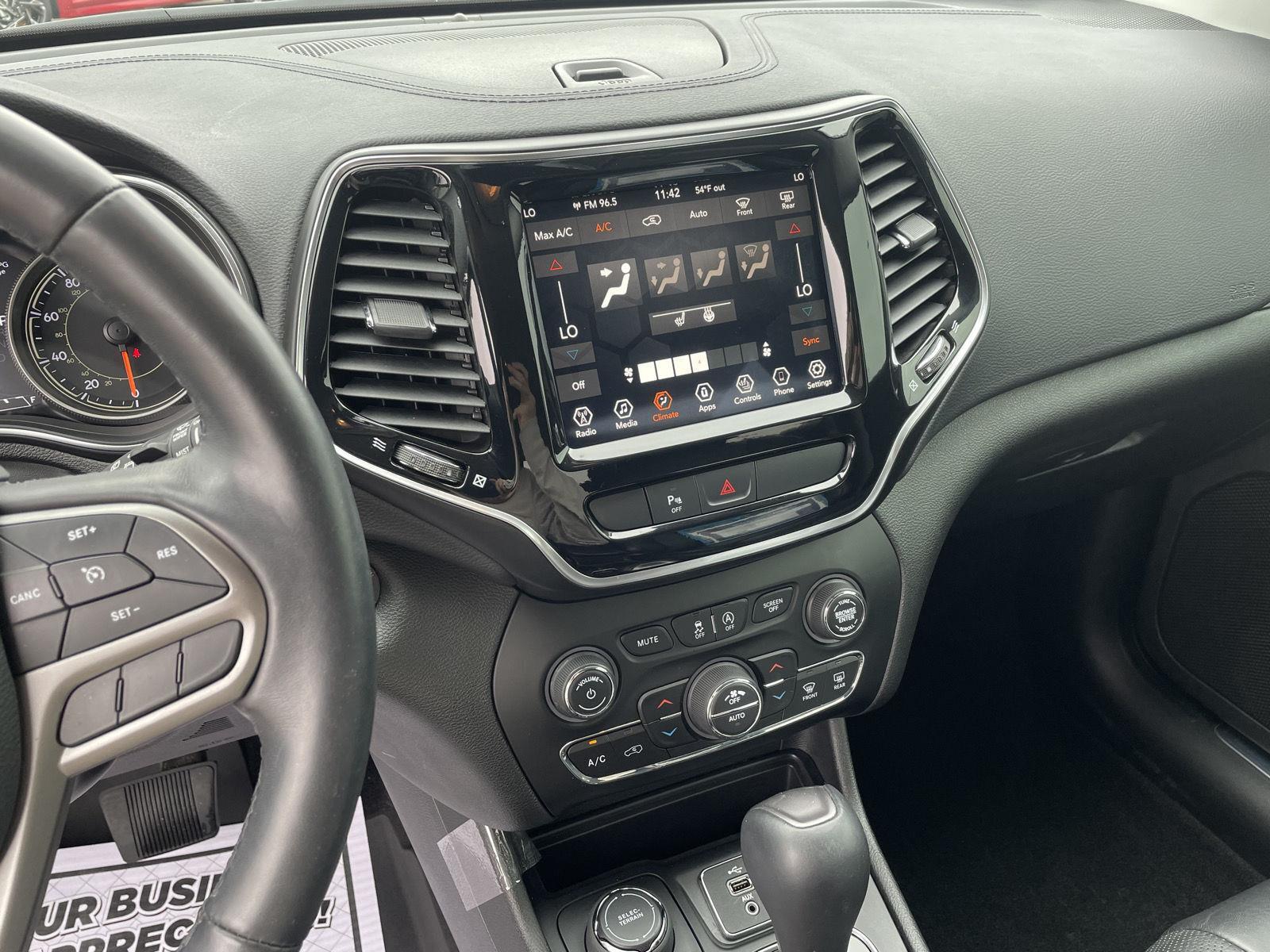 Vehicle photo 14