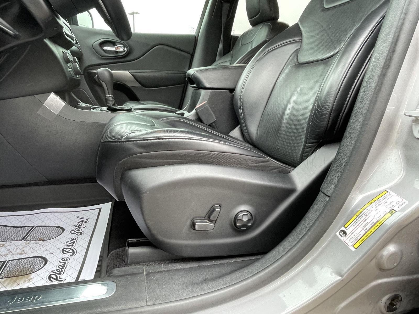 Vehicle photo 17