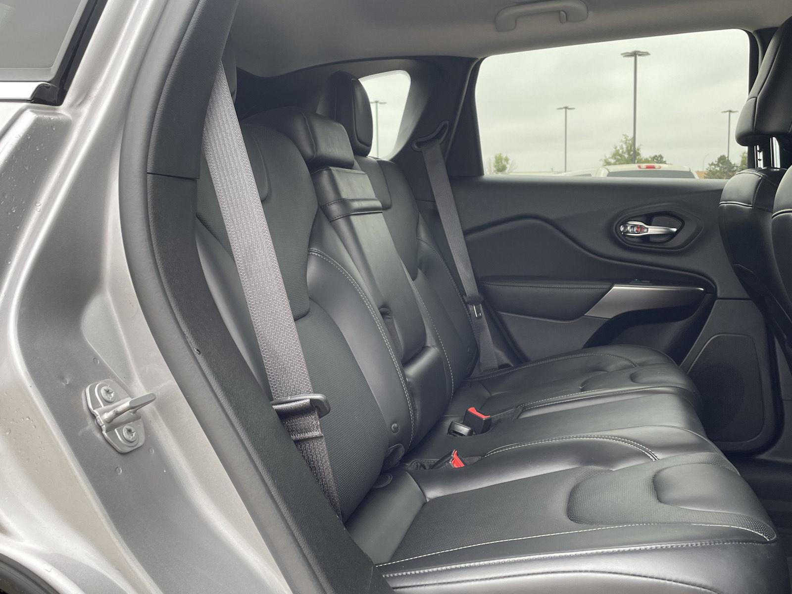 Vehicle photo 19