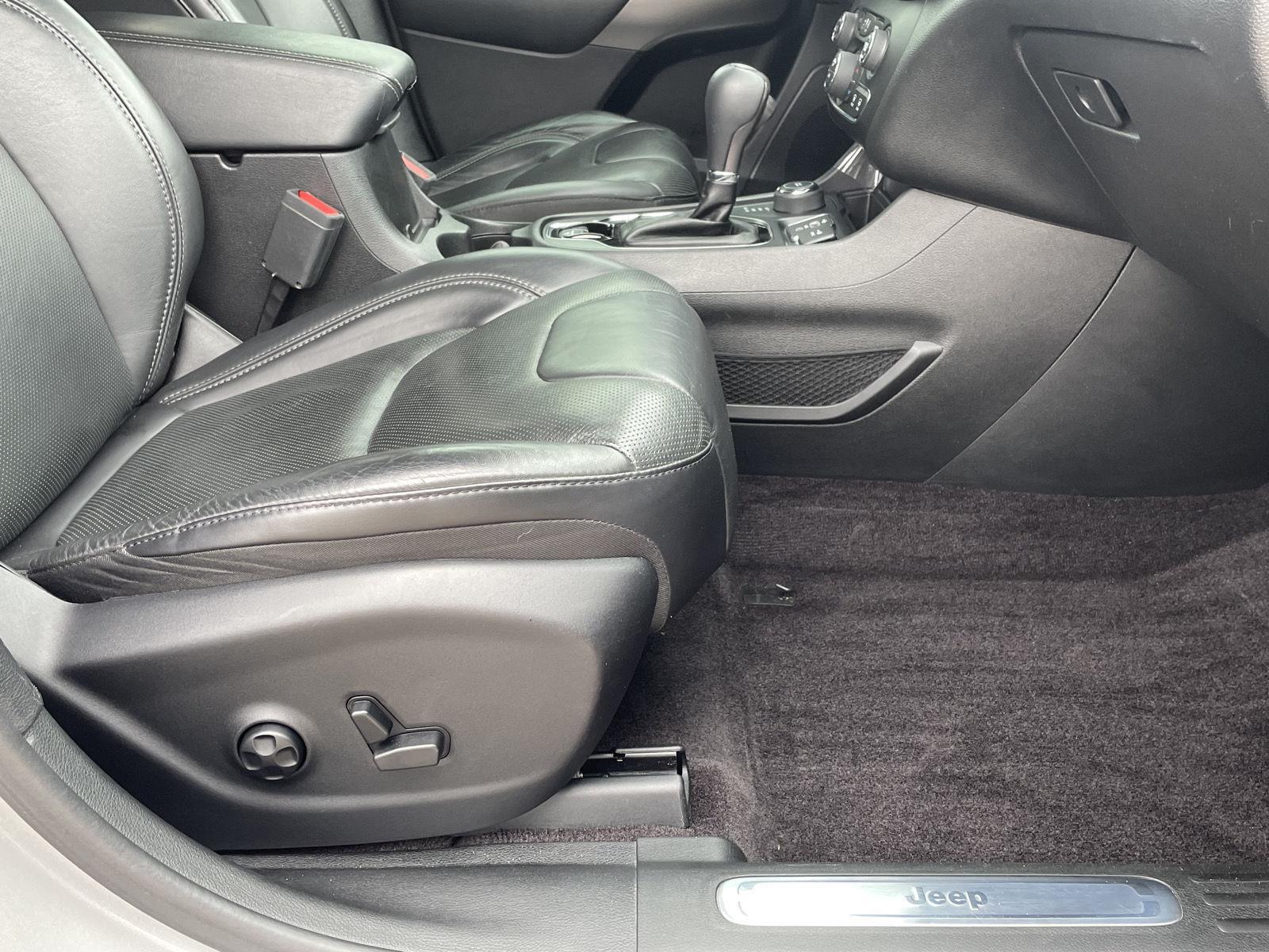 Vehicle photo 20