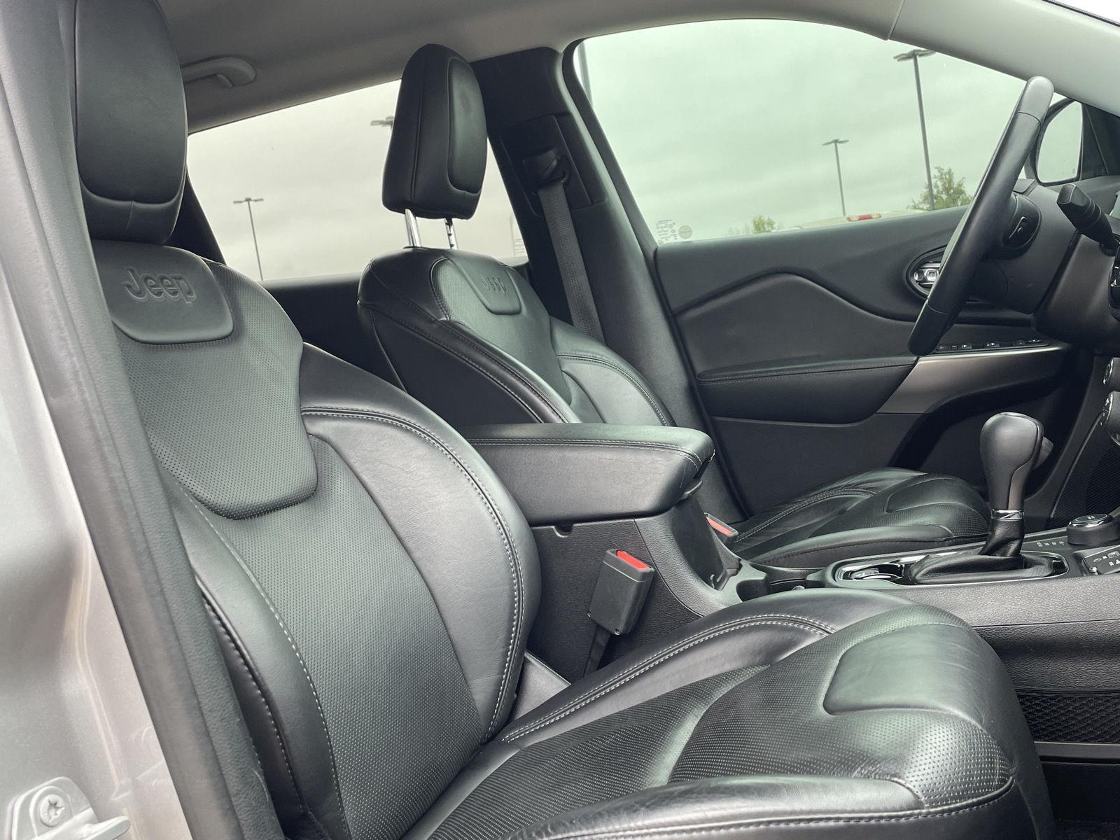 Vehicle photo 21