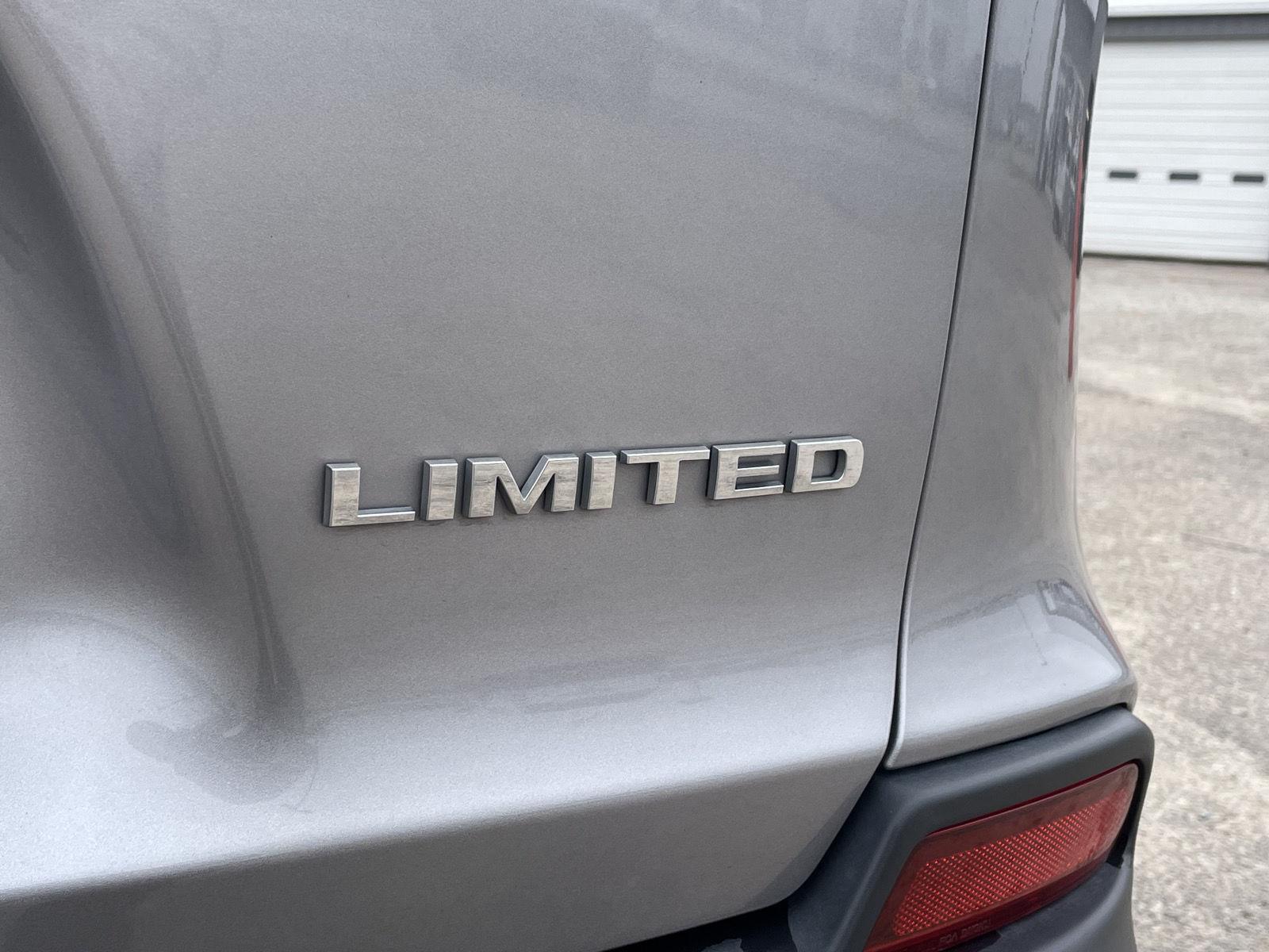 Vehicle photo 22