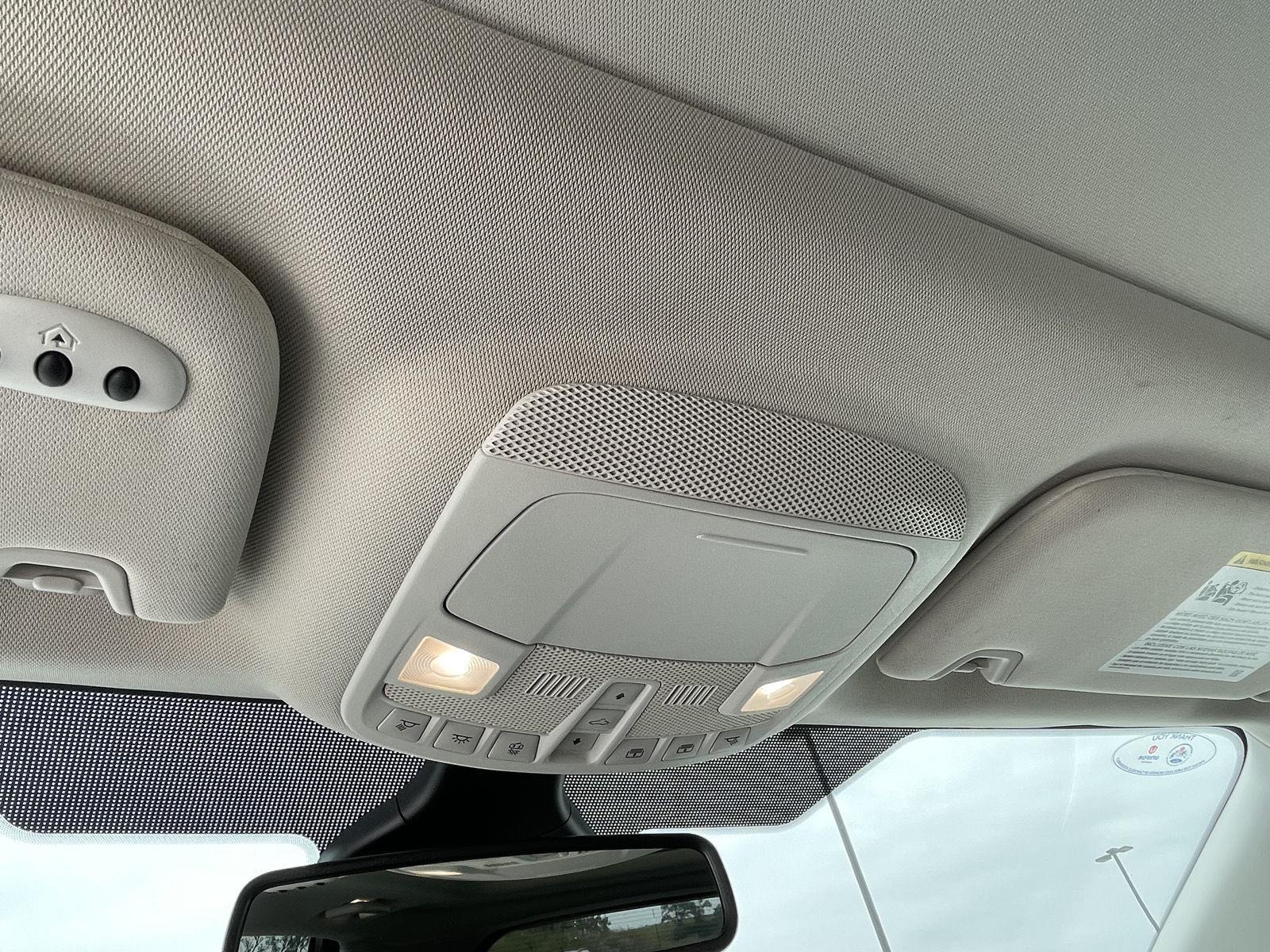 Vehicle photo 16