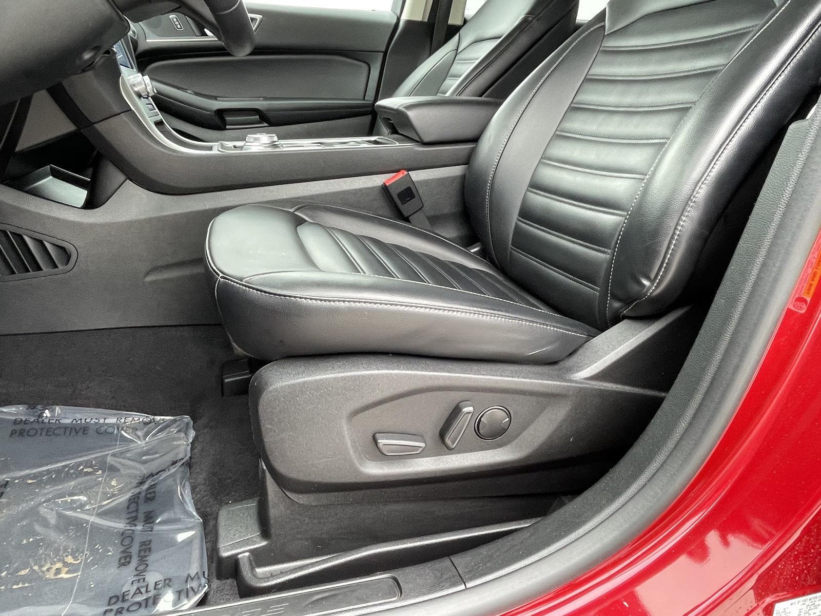 Vehicle photo 17