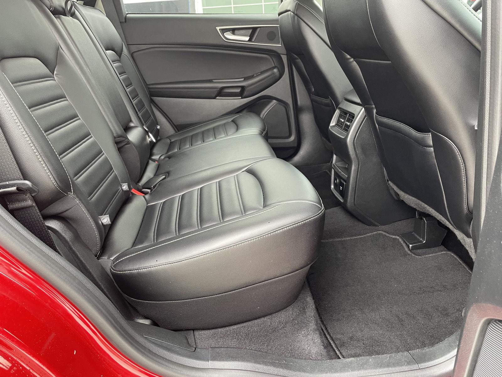 Vehicle photo 18