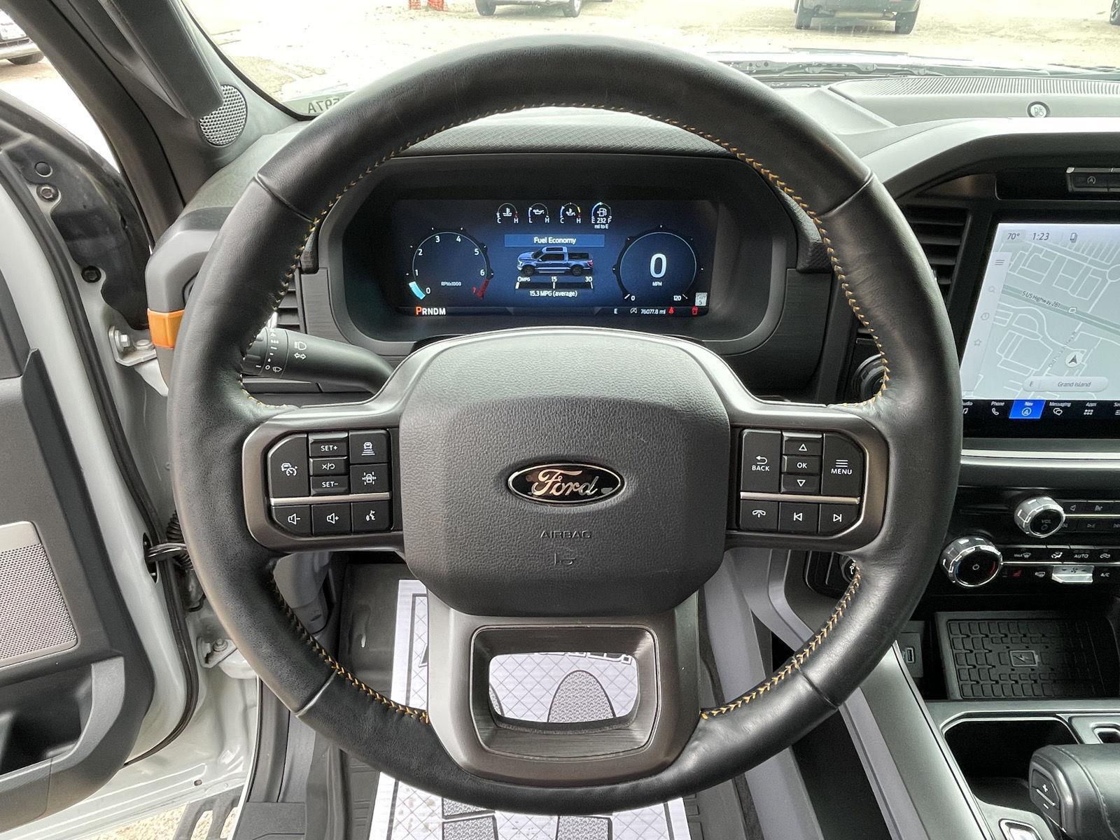 Vehicle photo 13