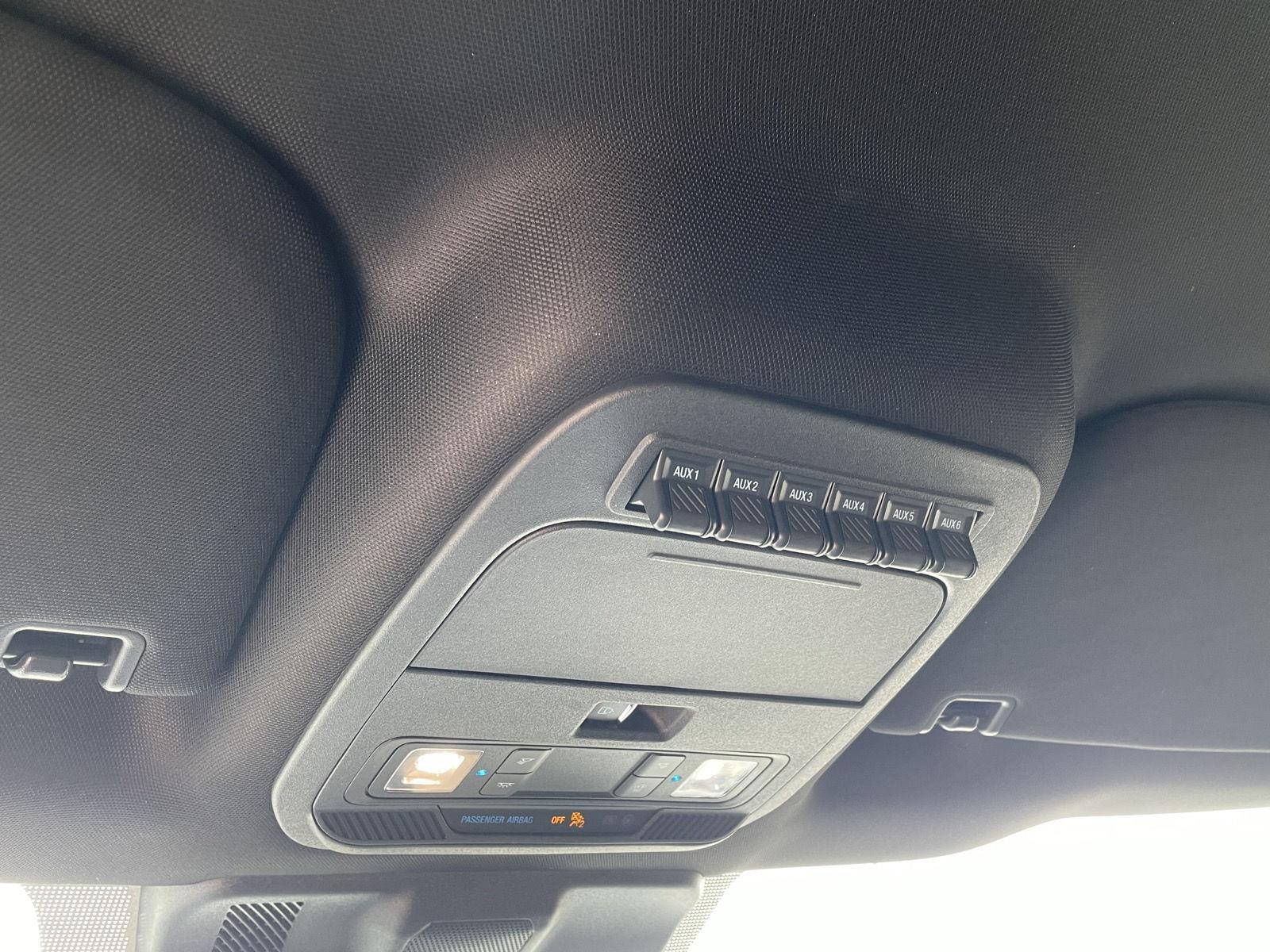 Vehicle photo 16