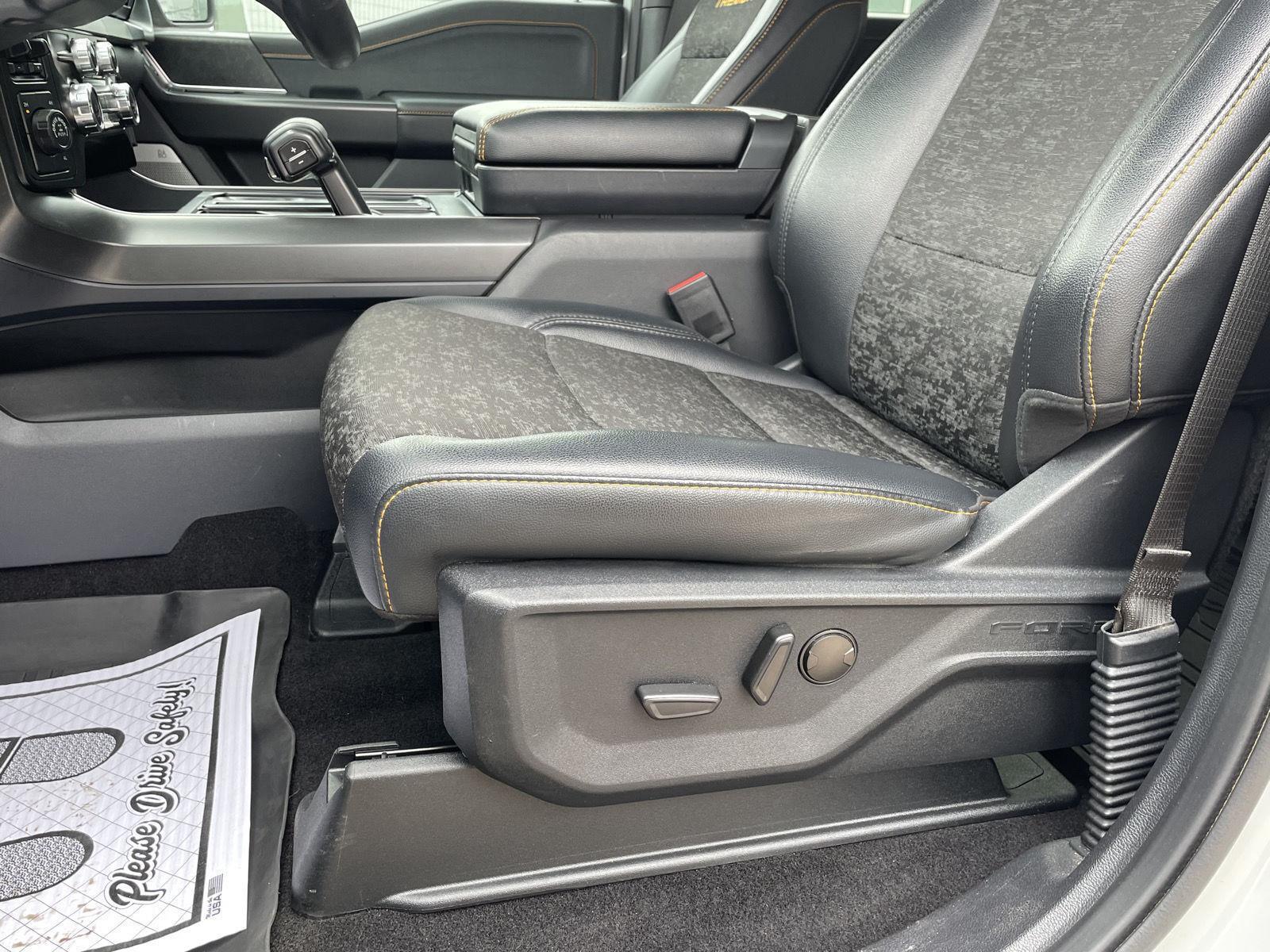 Vehicle photo 17