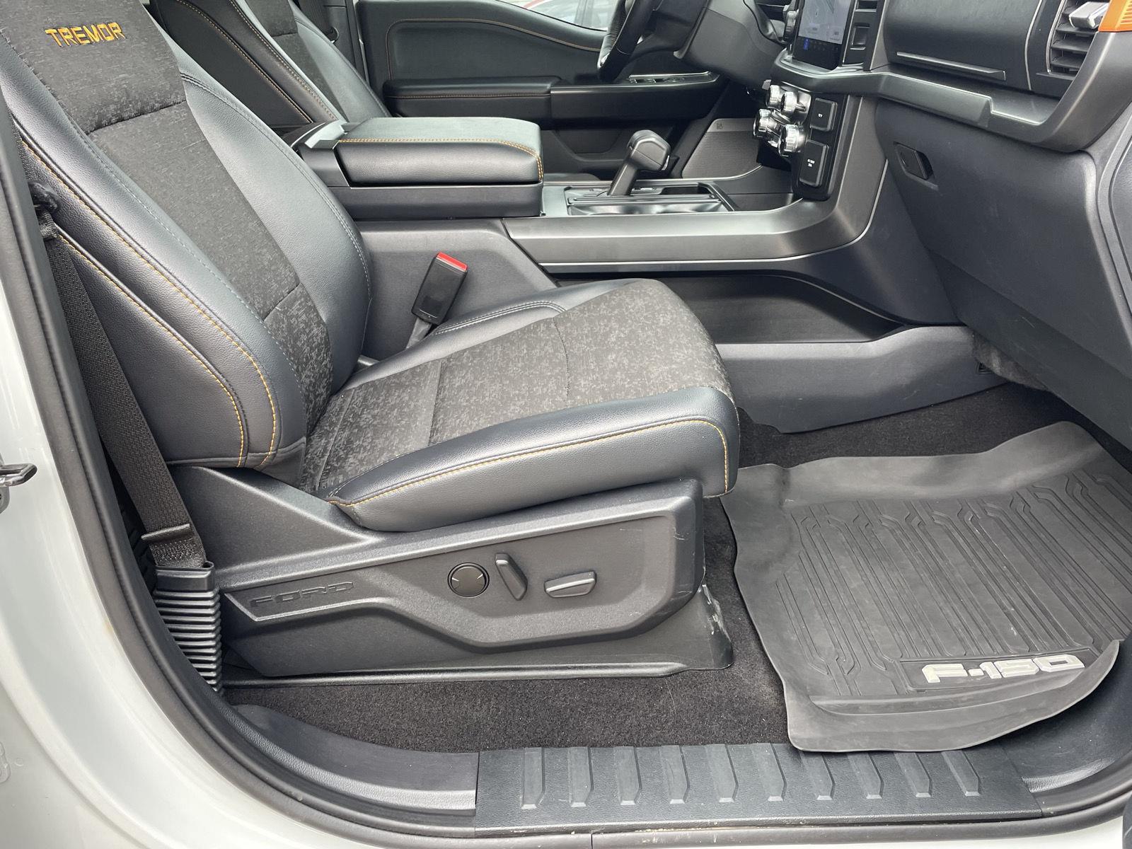 Vehicle photo 21