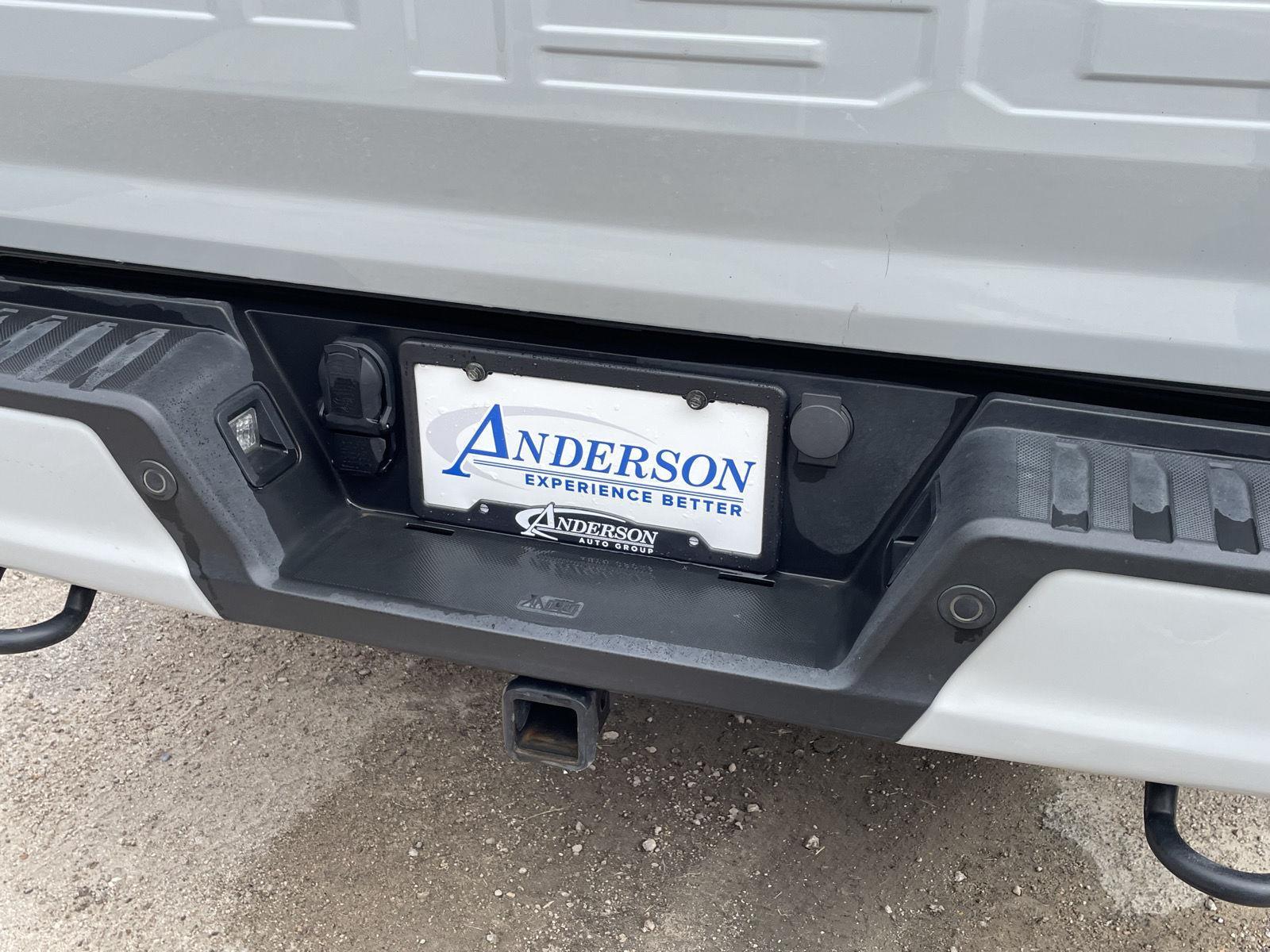 Vehicle photo 23