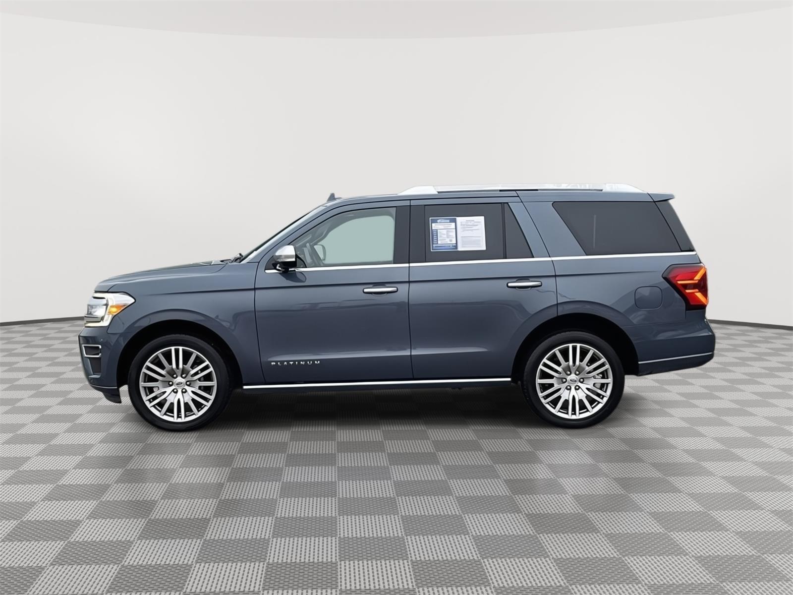 Vehicle photo 2