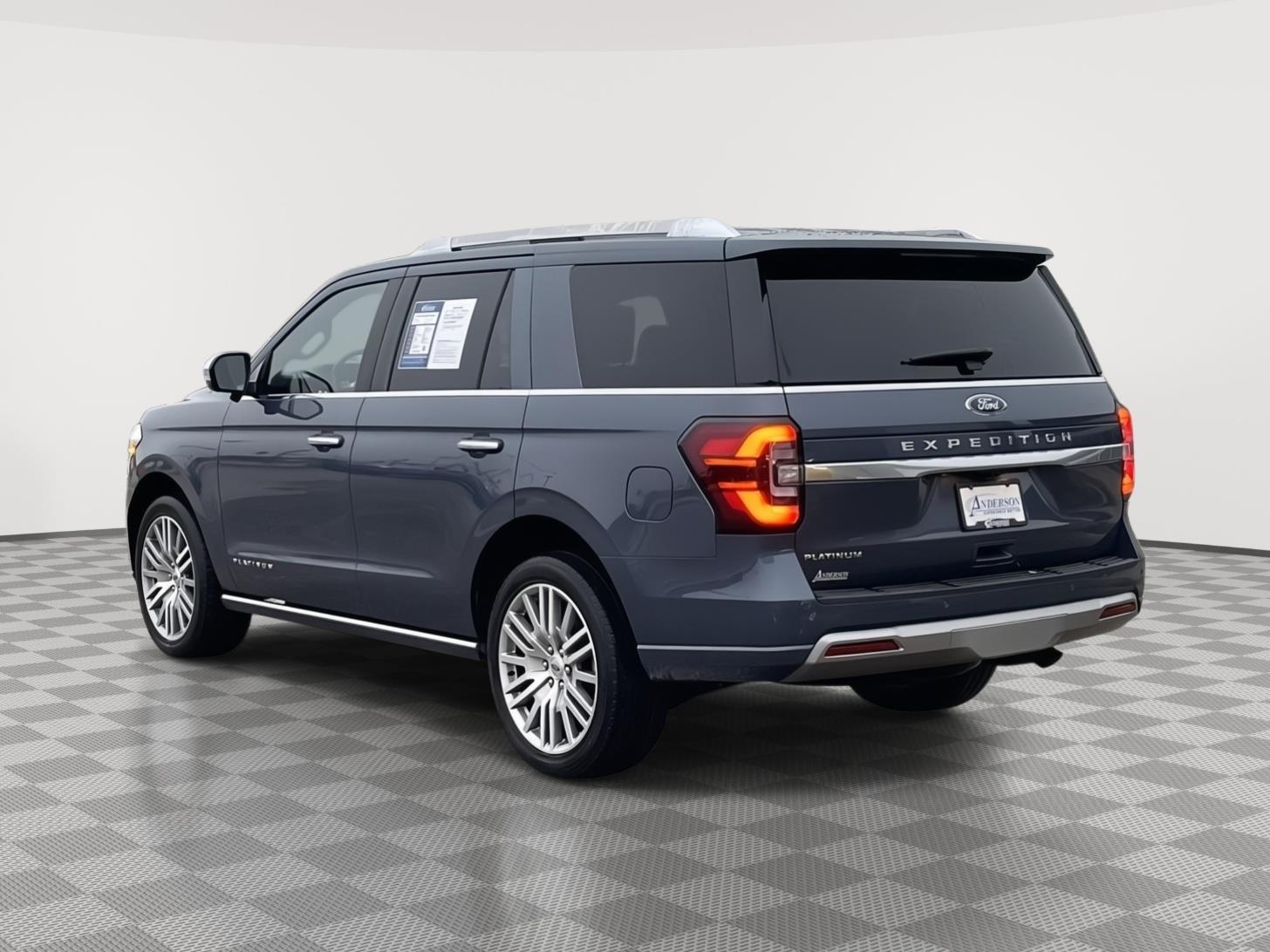 Vehicle photo 4