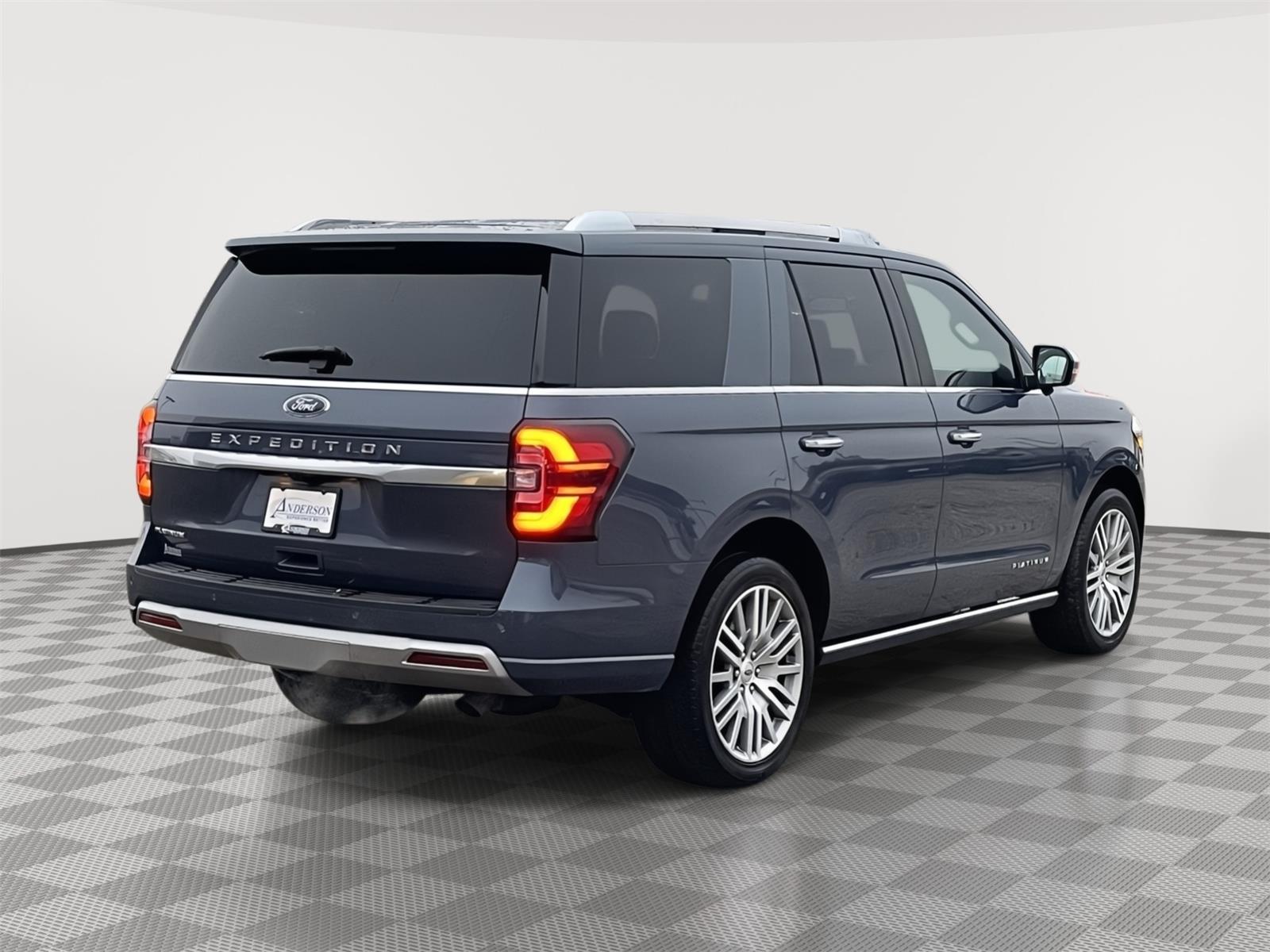 Vehicle photo 6
