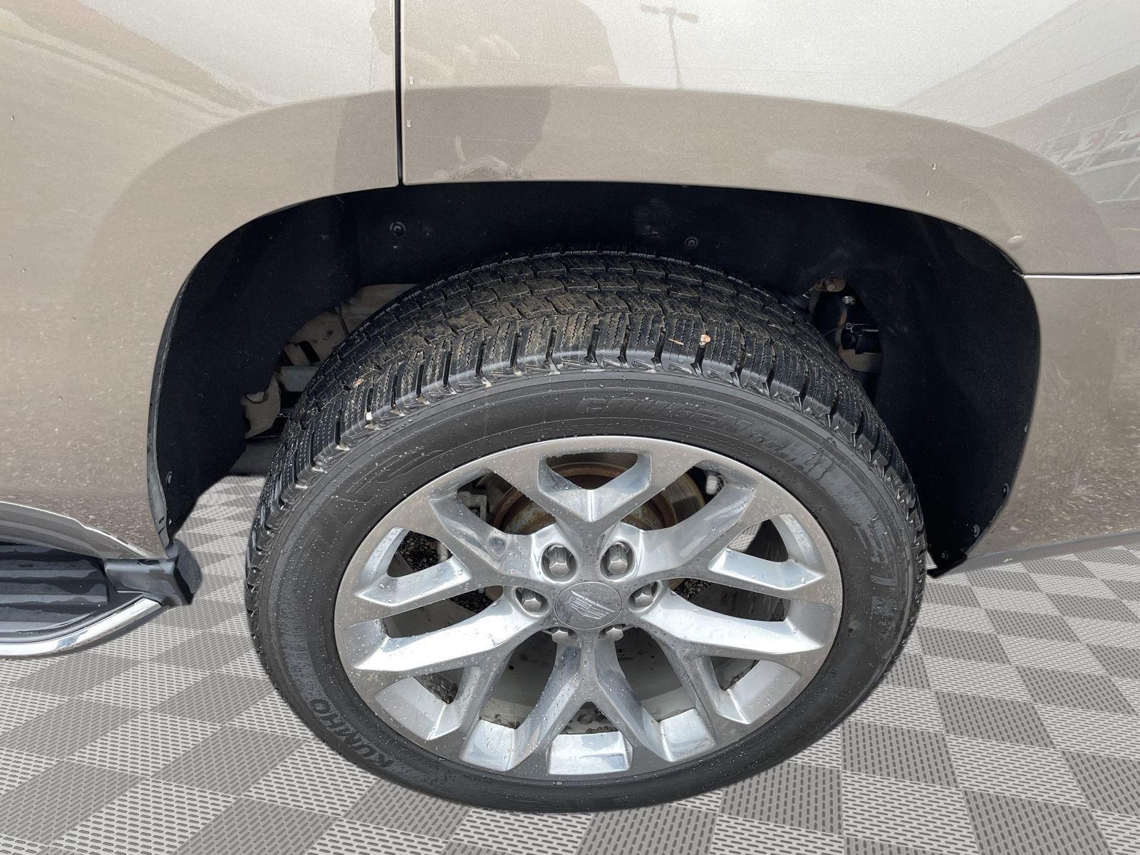 Vehicle photo 10