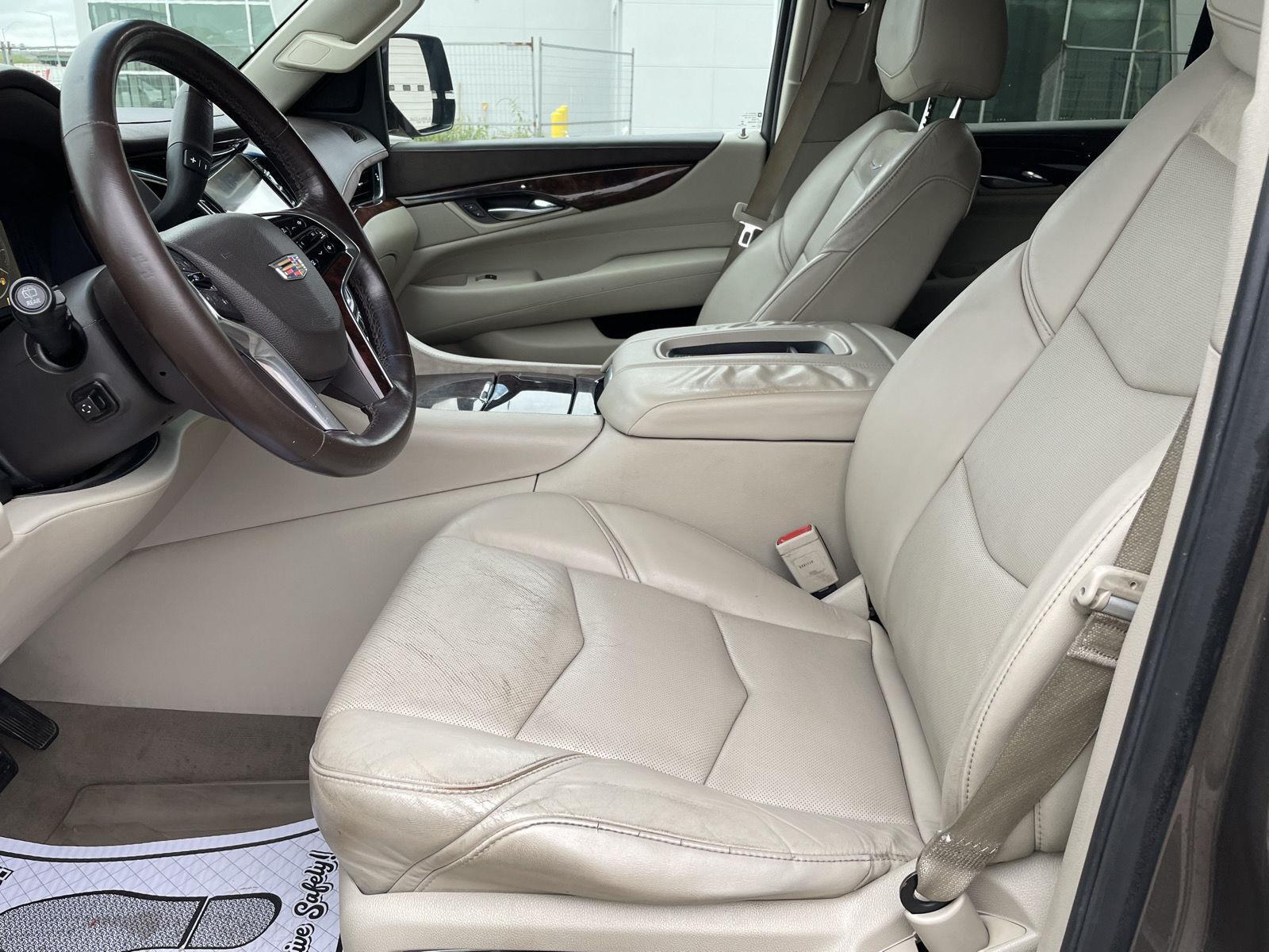 Vehicle photo 13