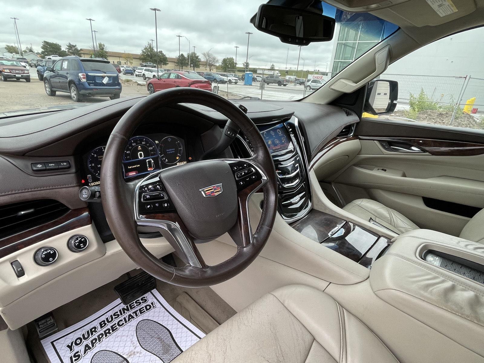 Vehicle photo 14