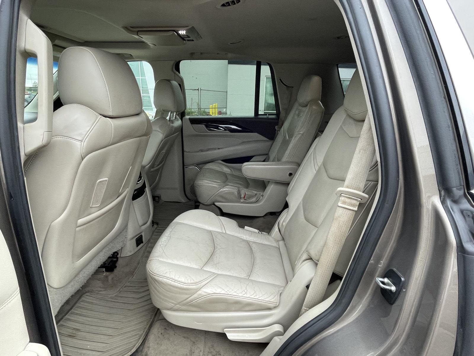 Vehicle photo 15