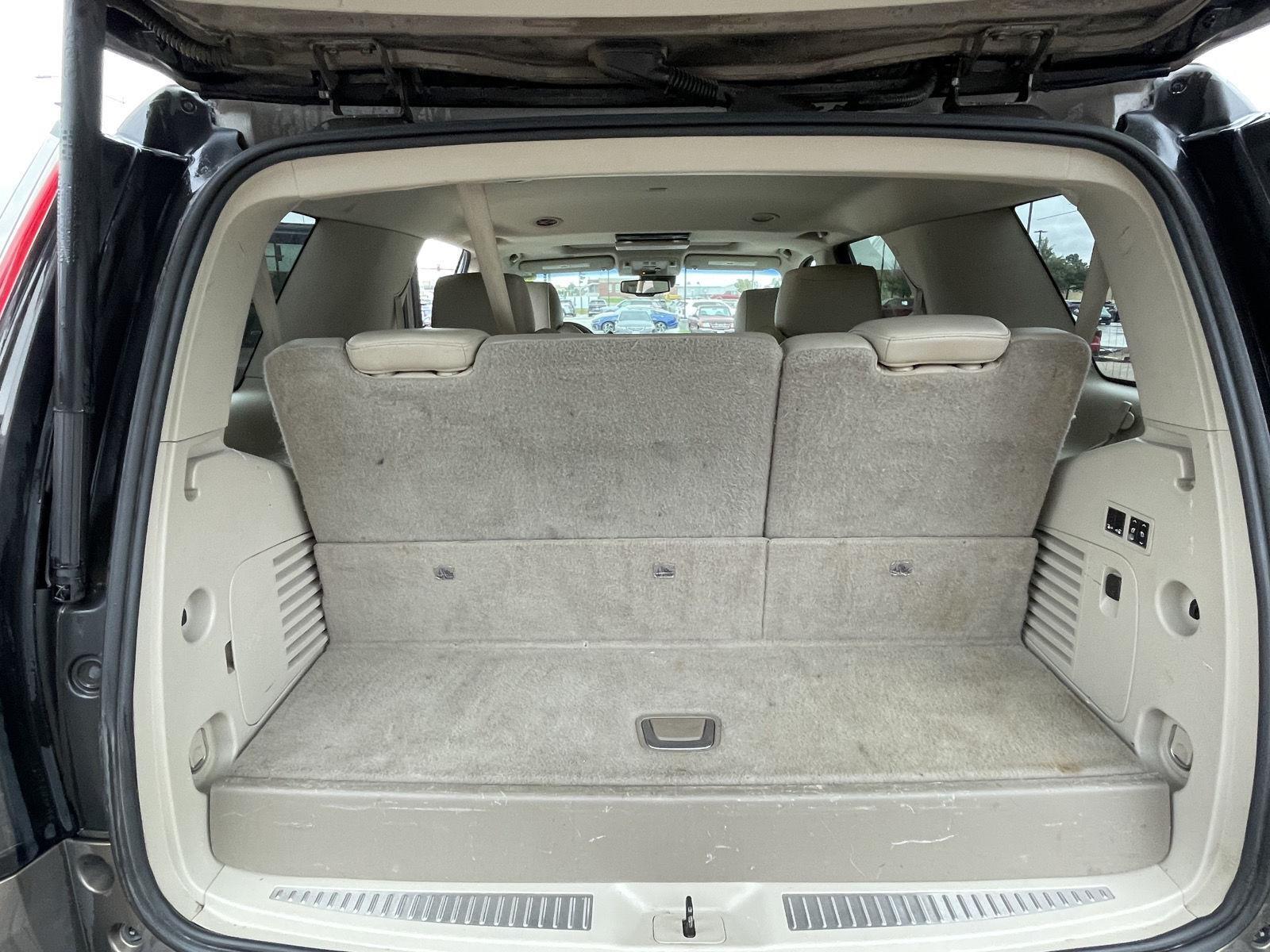 Vehicle photo 17