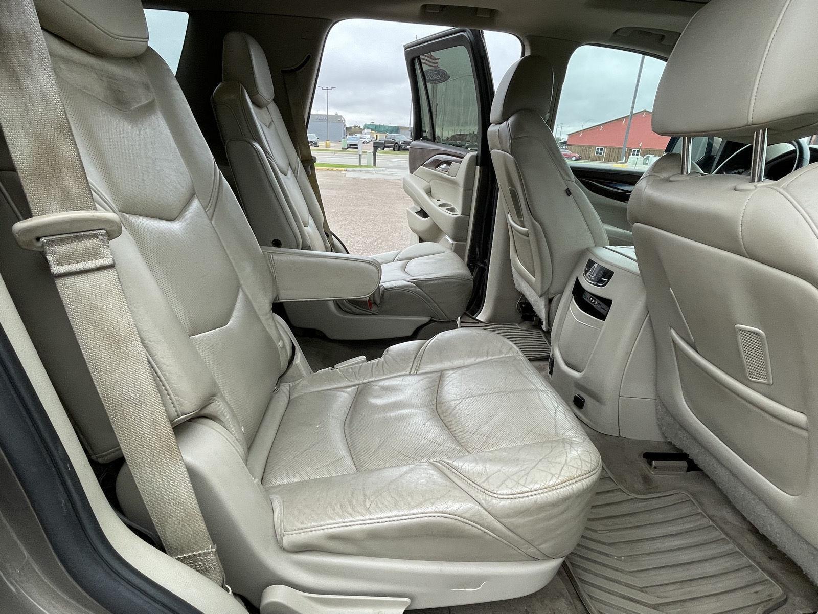 Vehicle photo 18