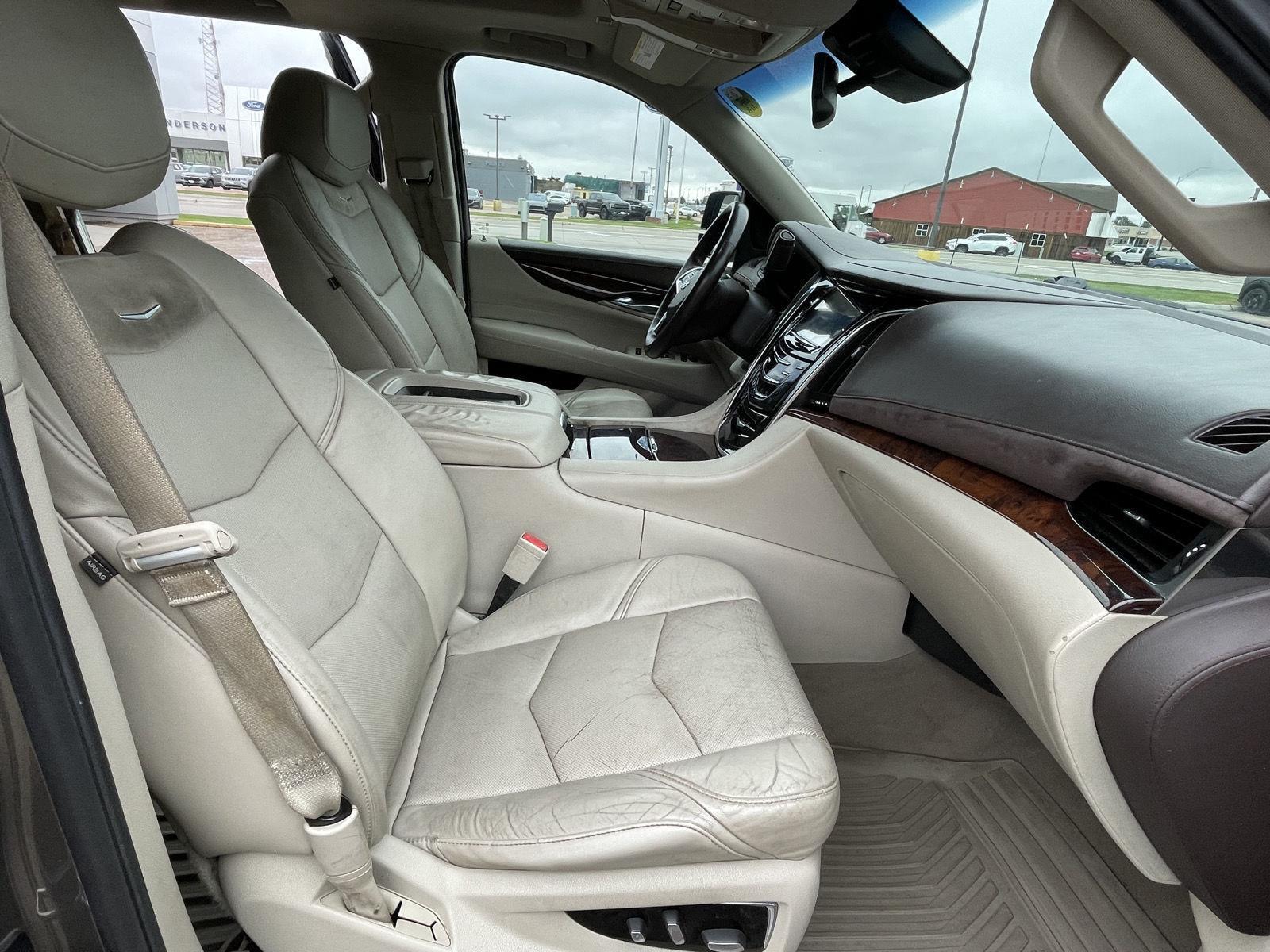 Vehicle photo 19