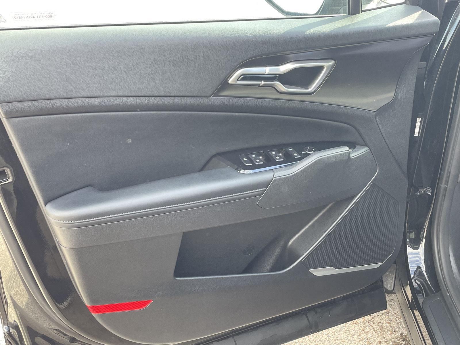 Vehicle photo 12