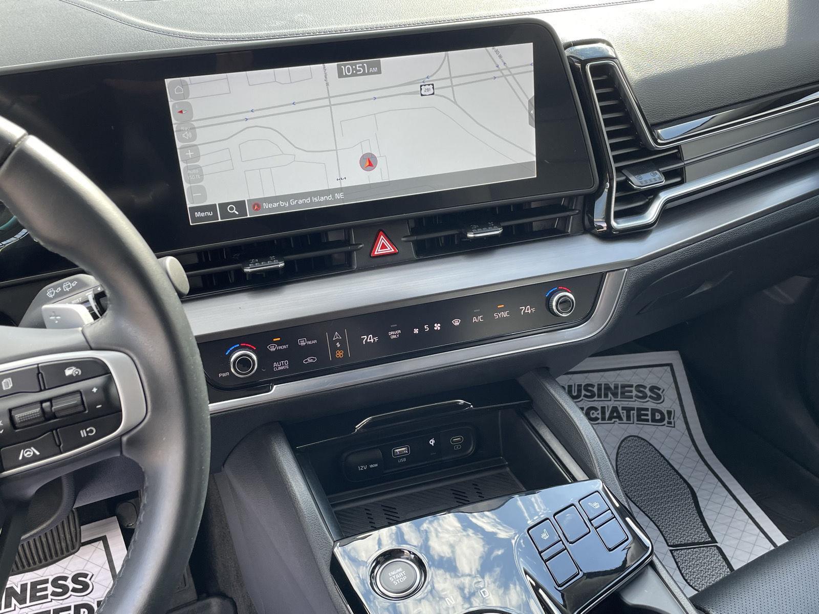 Vehicle photo 14