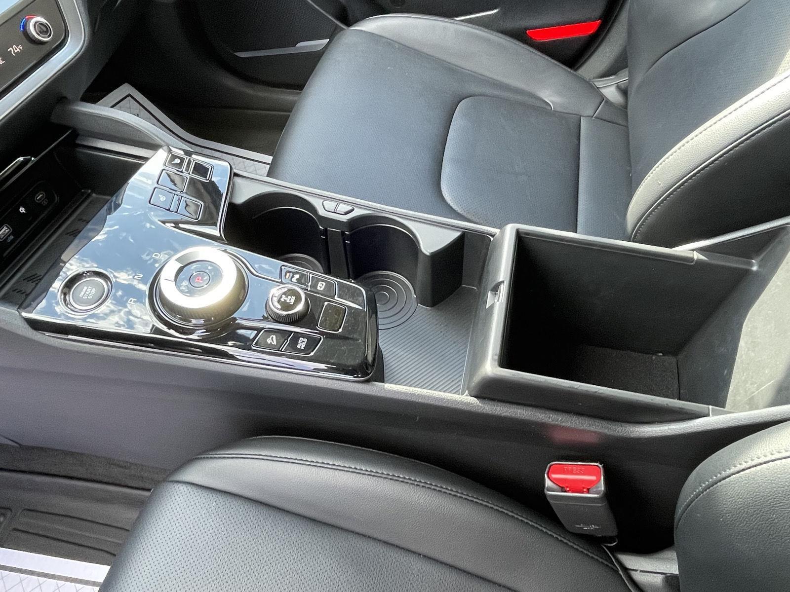 Vehicle photo 15