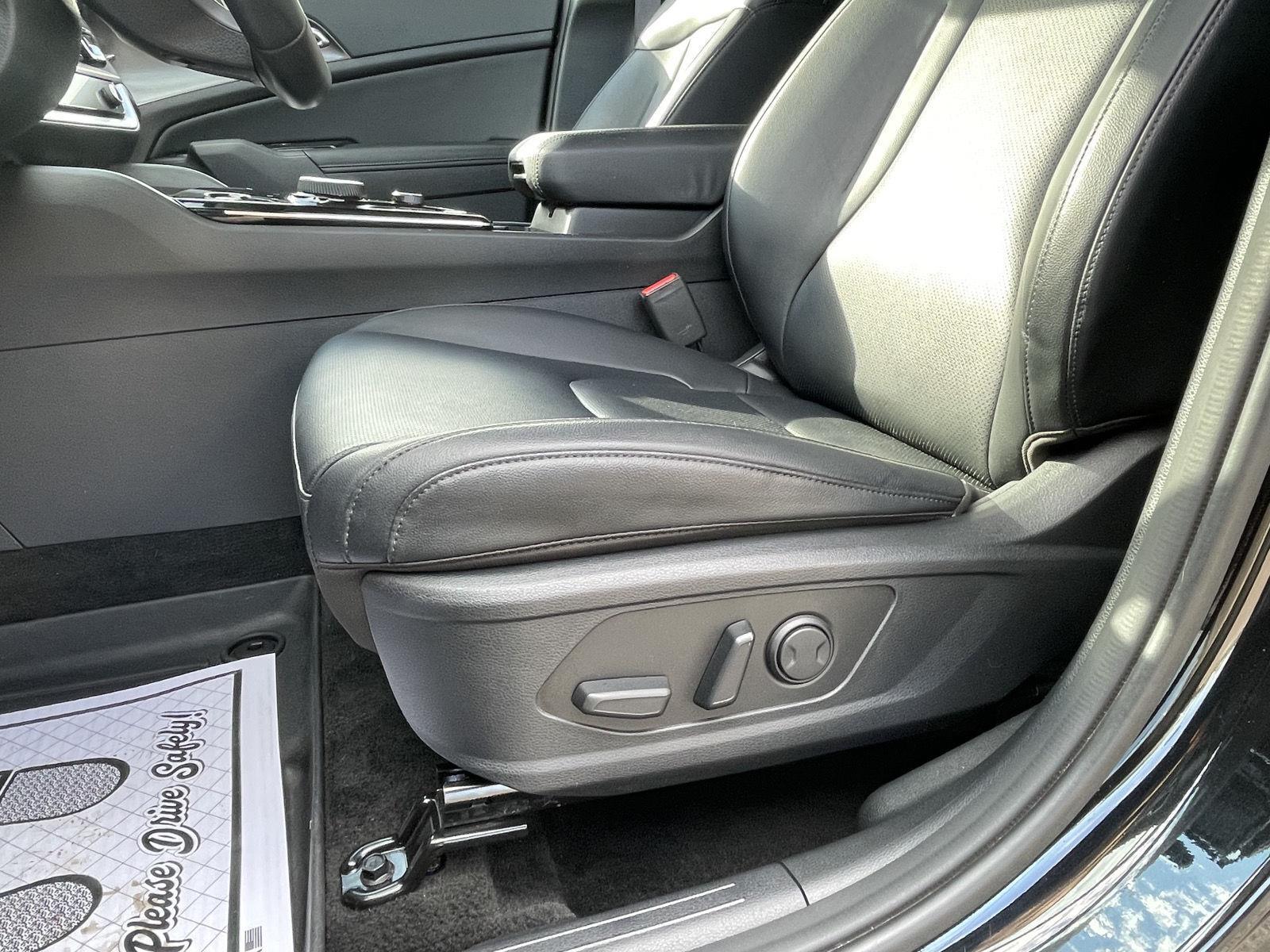 Vehicle photo 17