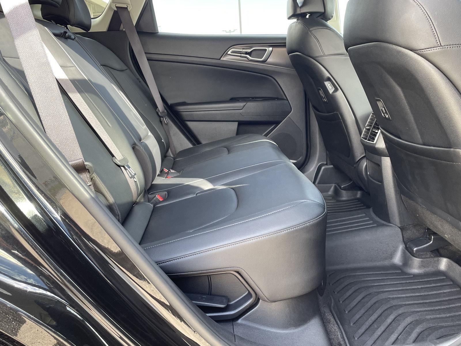 Vehicle photo 18