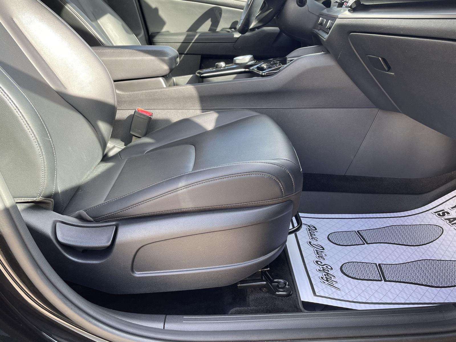 Vehicle photo 19