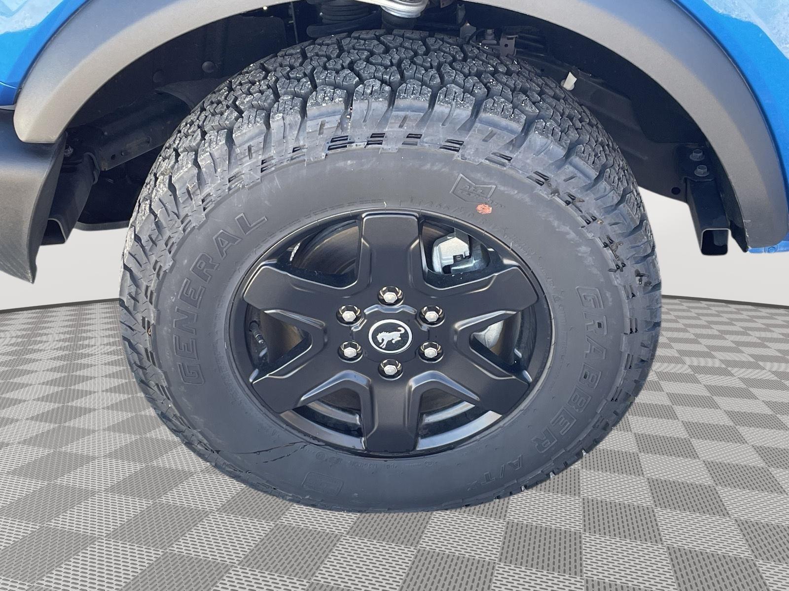 Vehicle photo 10