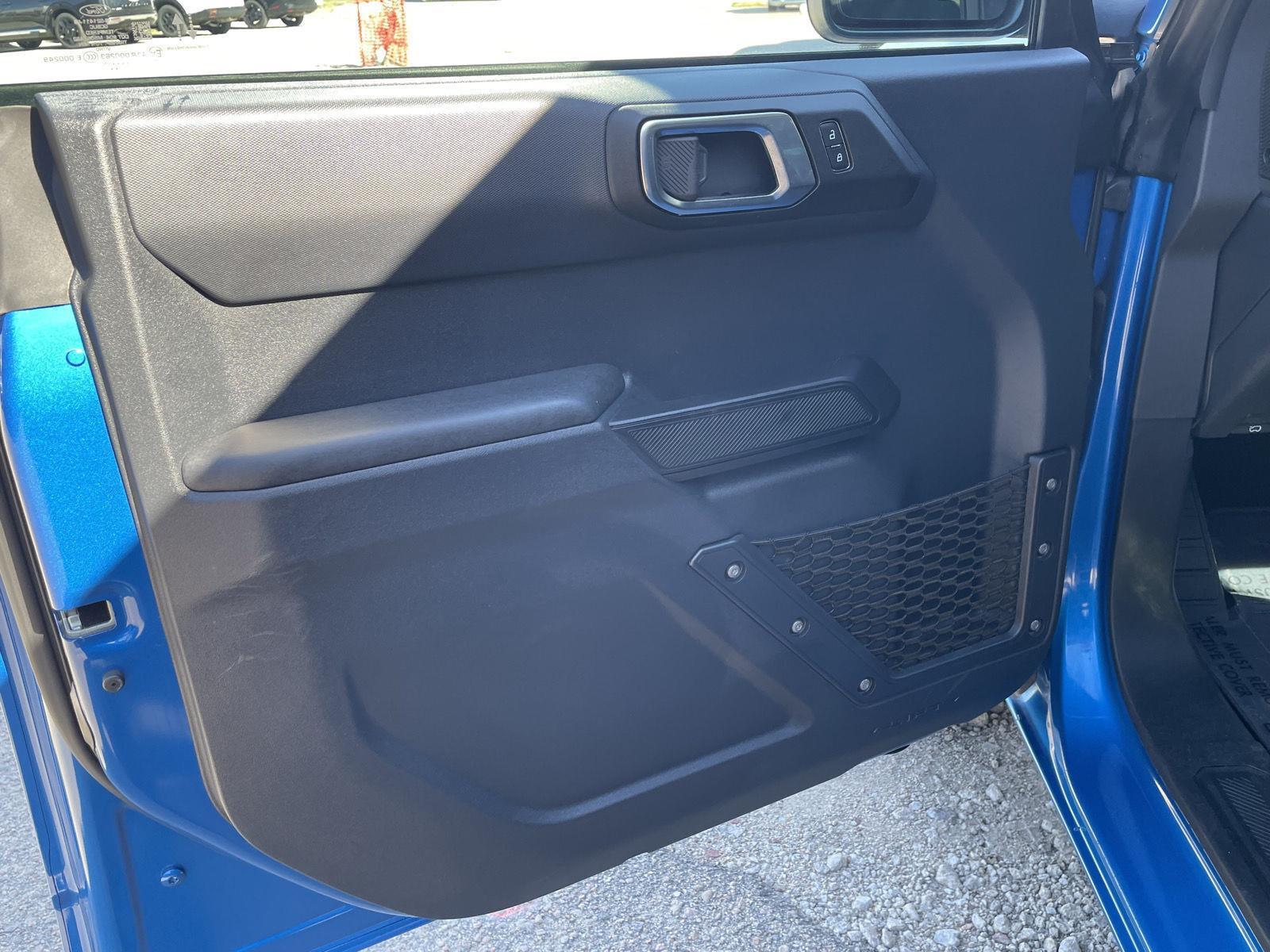 Vehicle photo 12