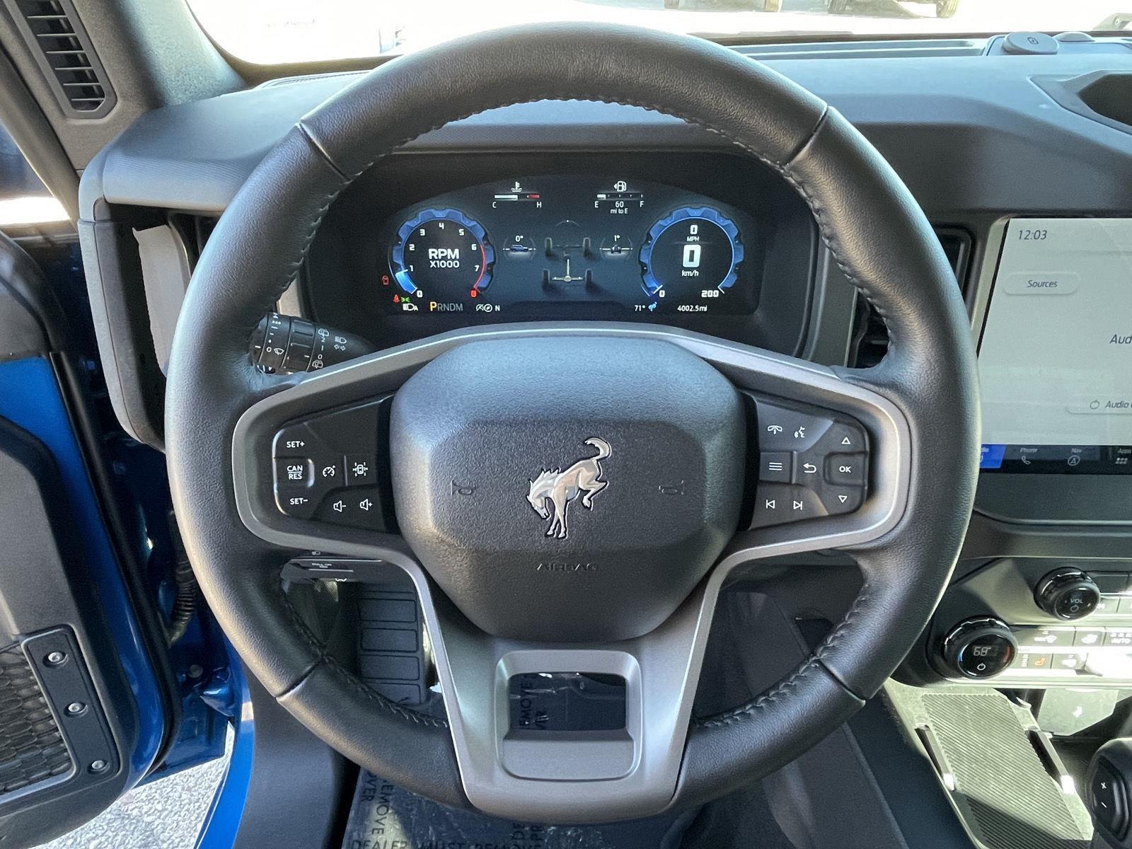Vehicle photo 13