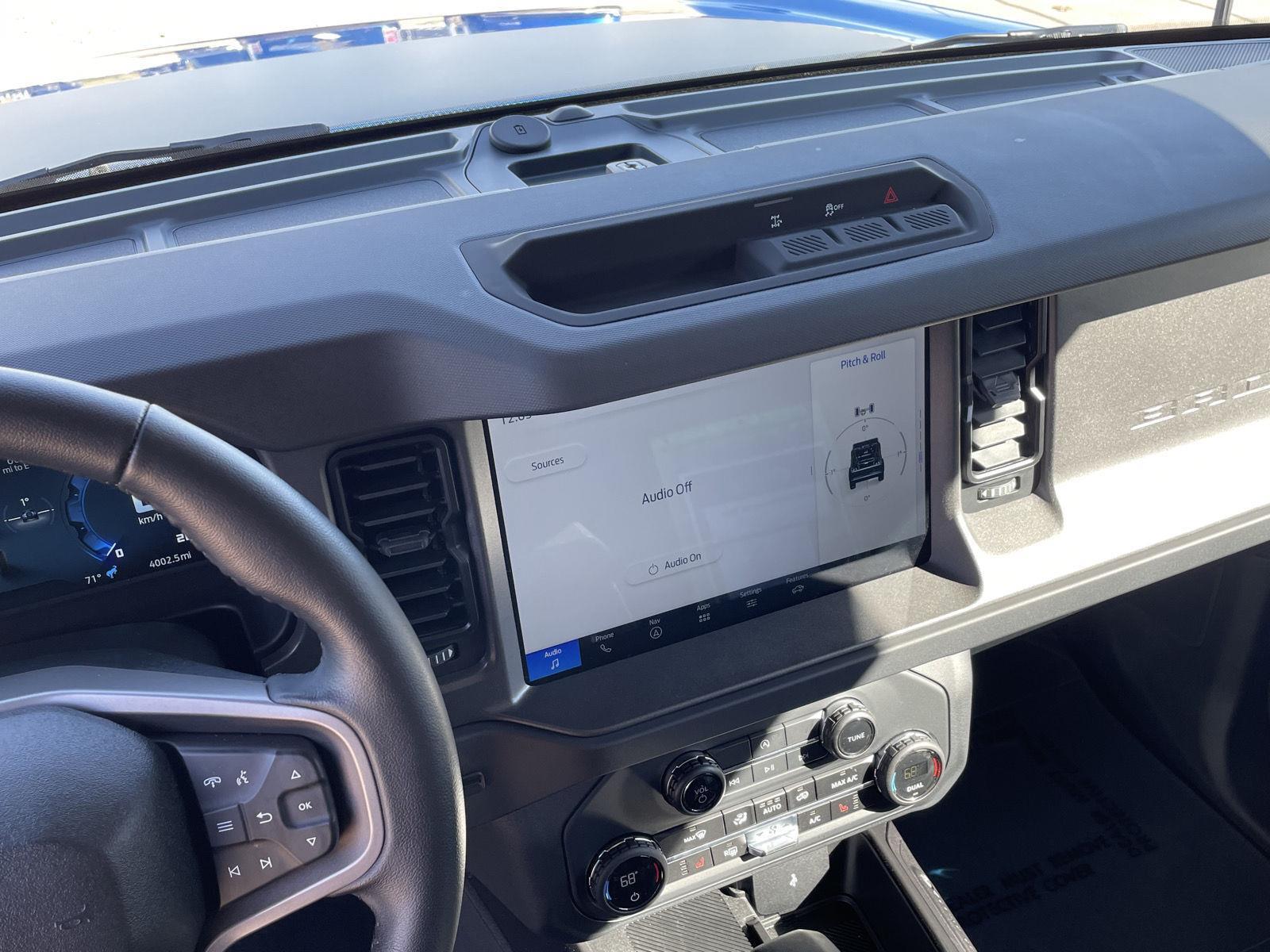 Vehicle photo 14