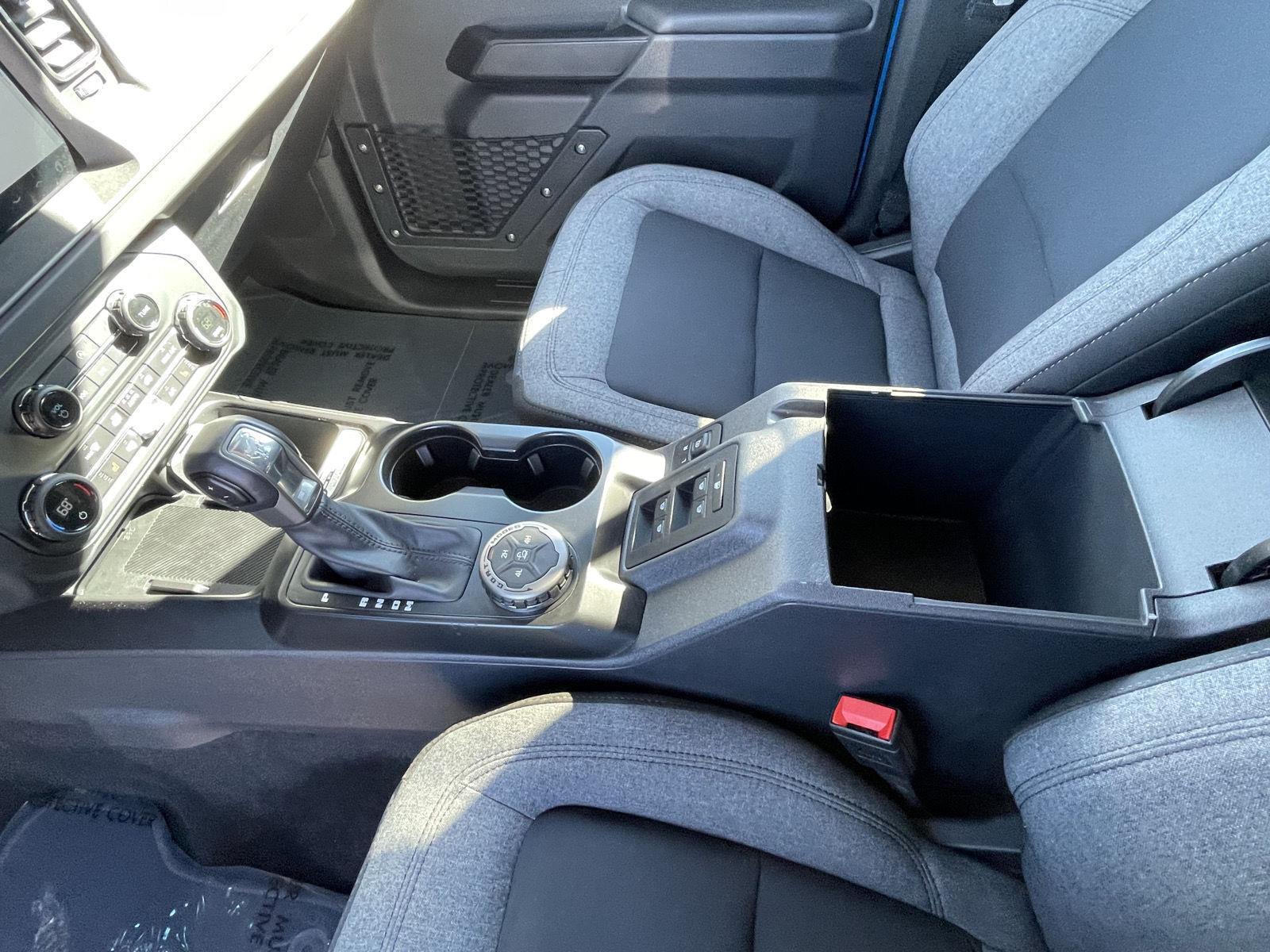 Vehicle photo 15