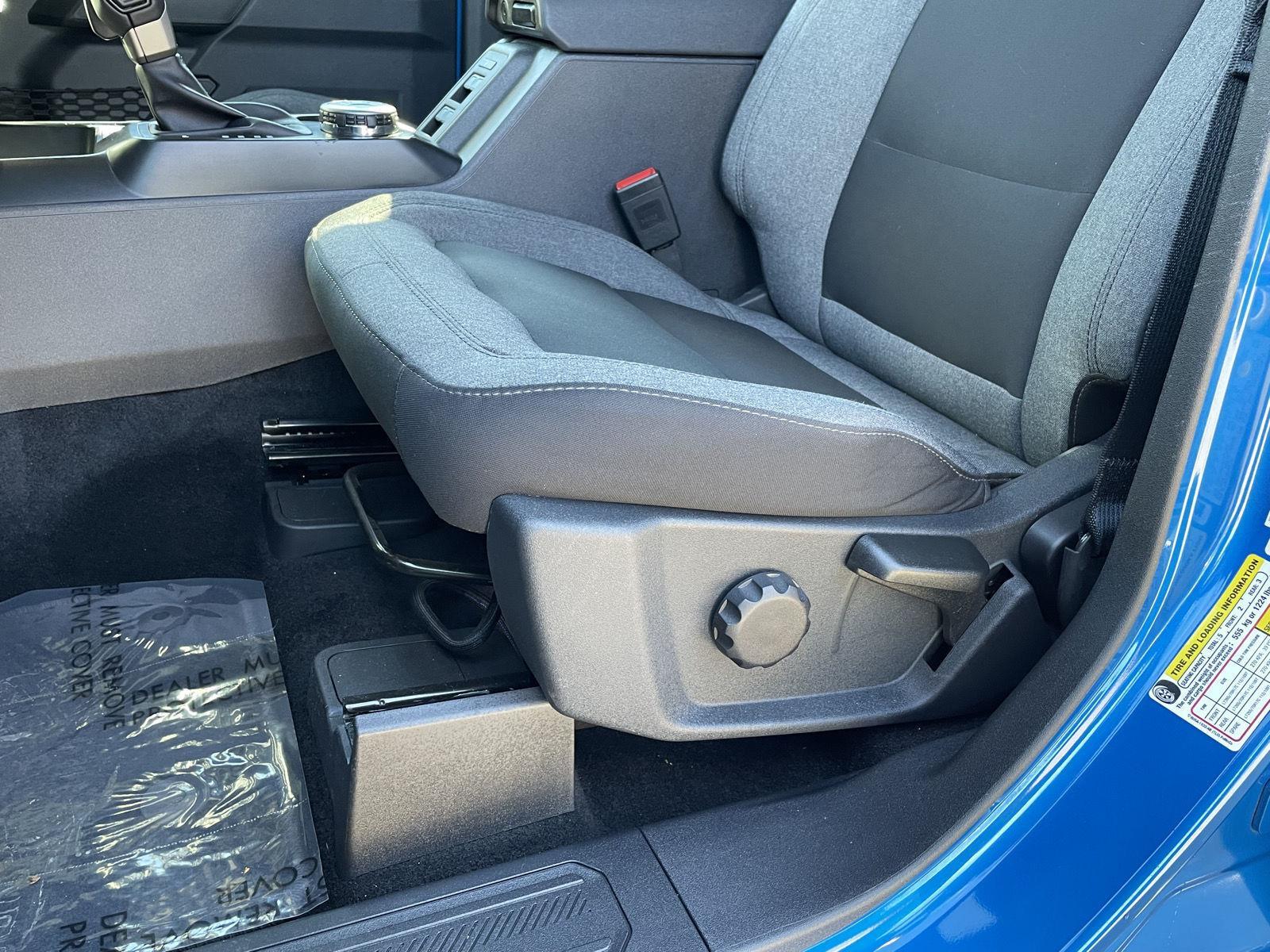 Vehicle photo 17