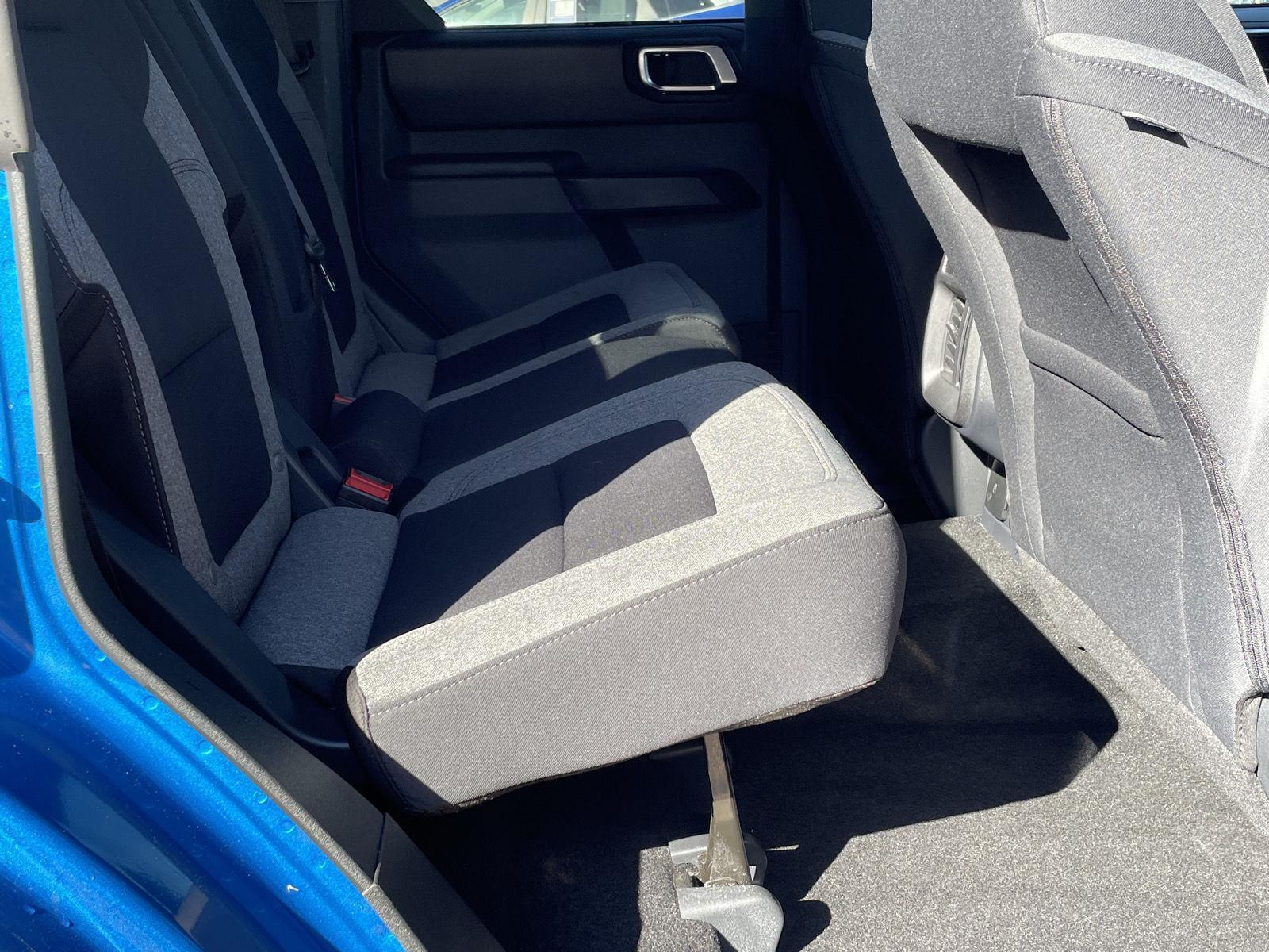 Vehicle photo 18